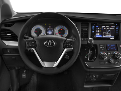 2017 Toyota Sienna SE Premium 8 Passenger