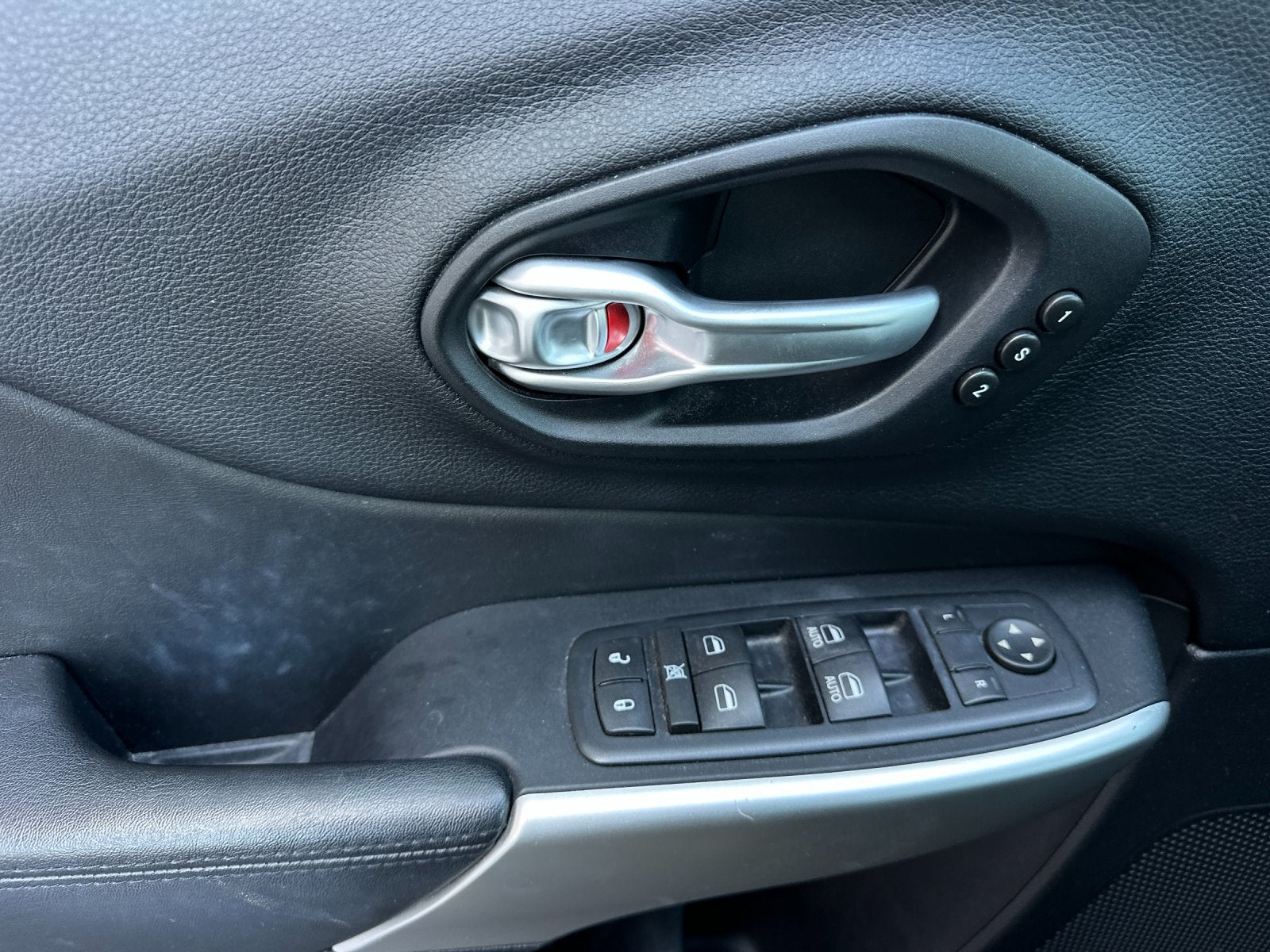 2016 Jeep Cherokee Overland