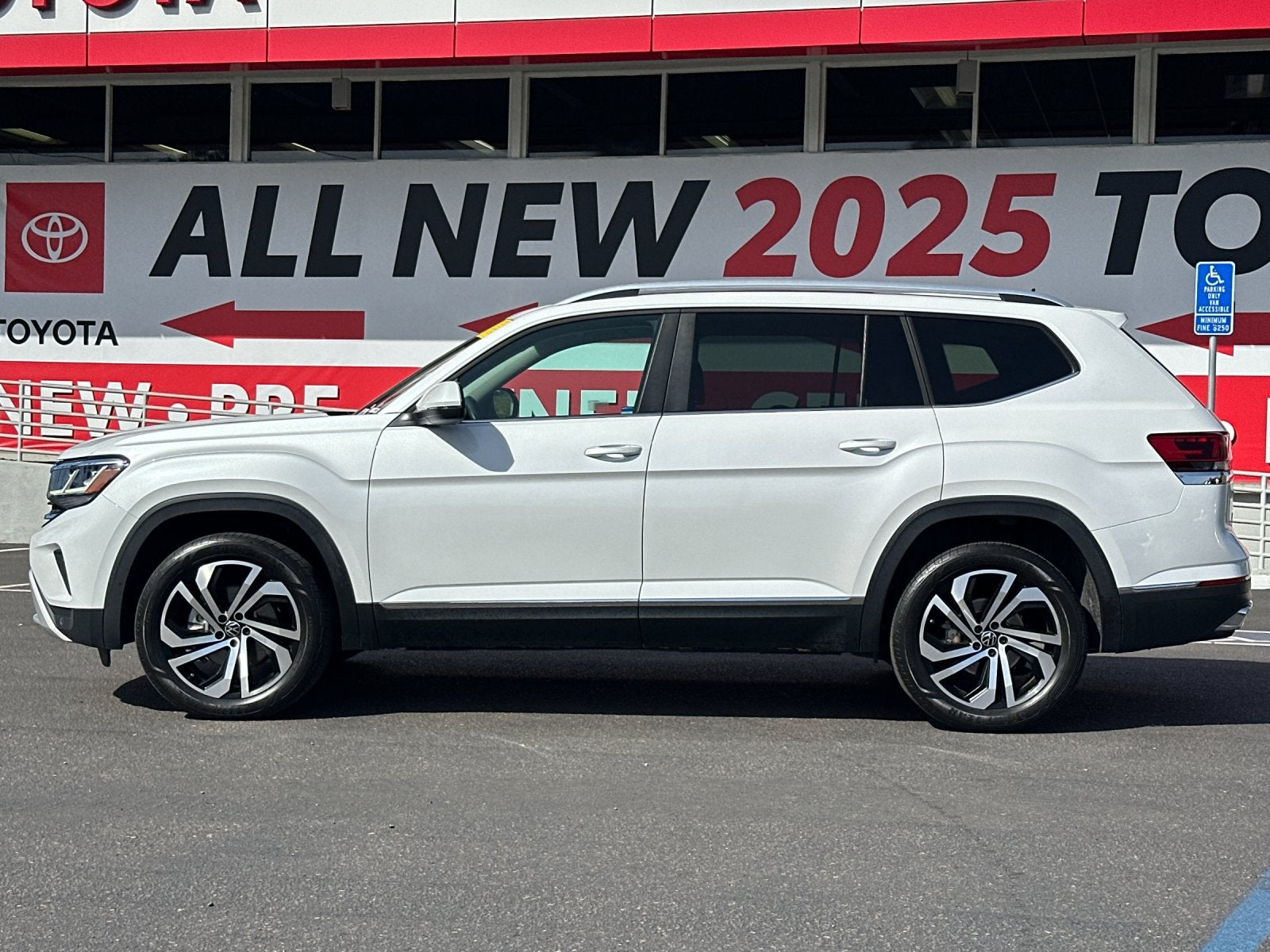 2023 Volkswagen Atlas SEL