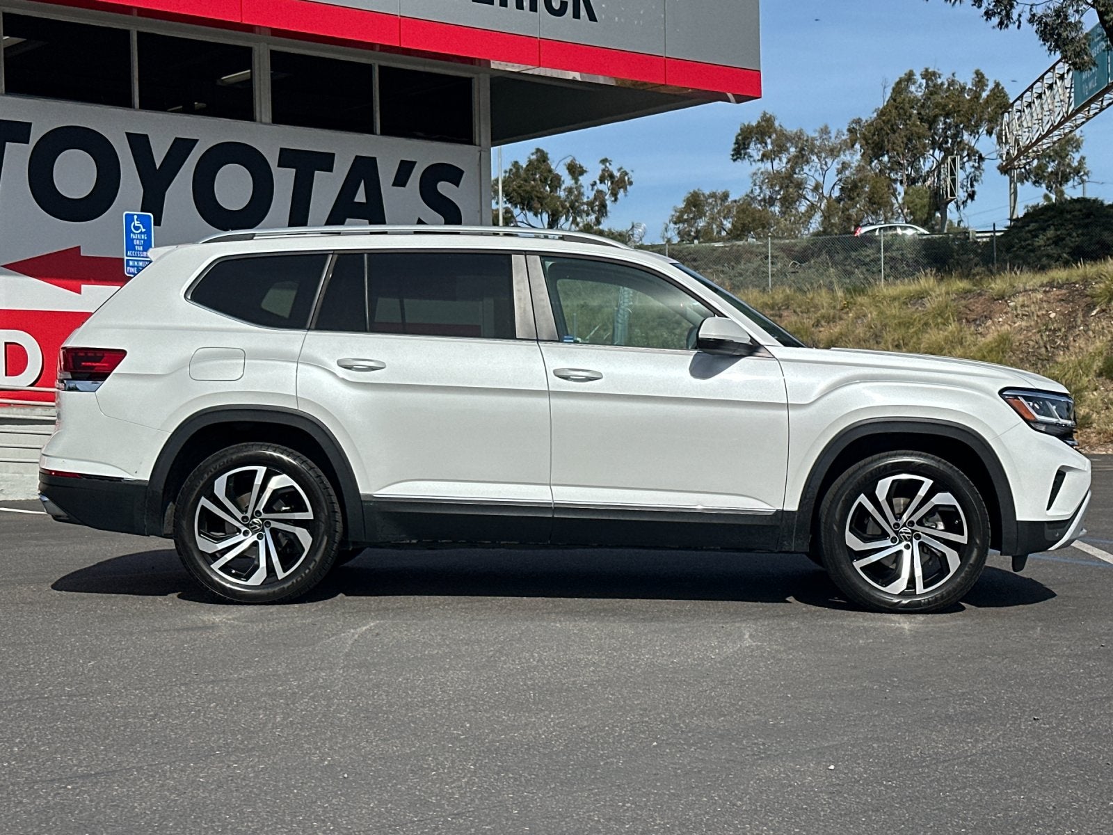 2023 Volkswagen Atlas SEL