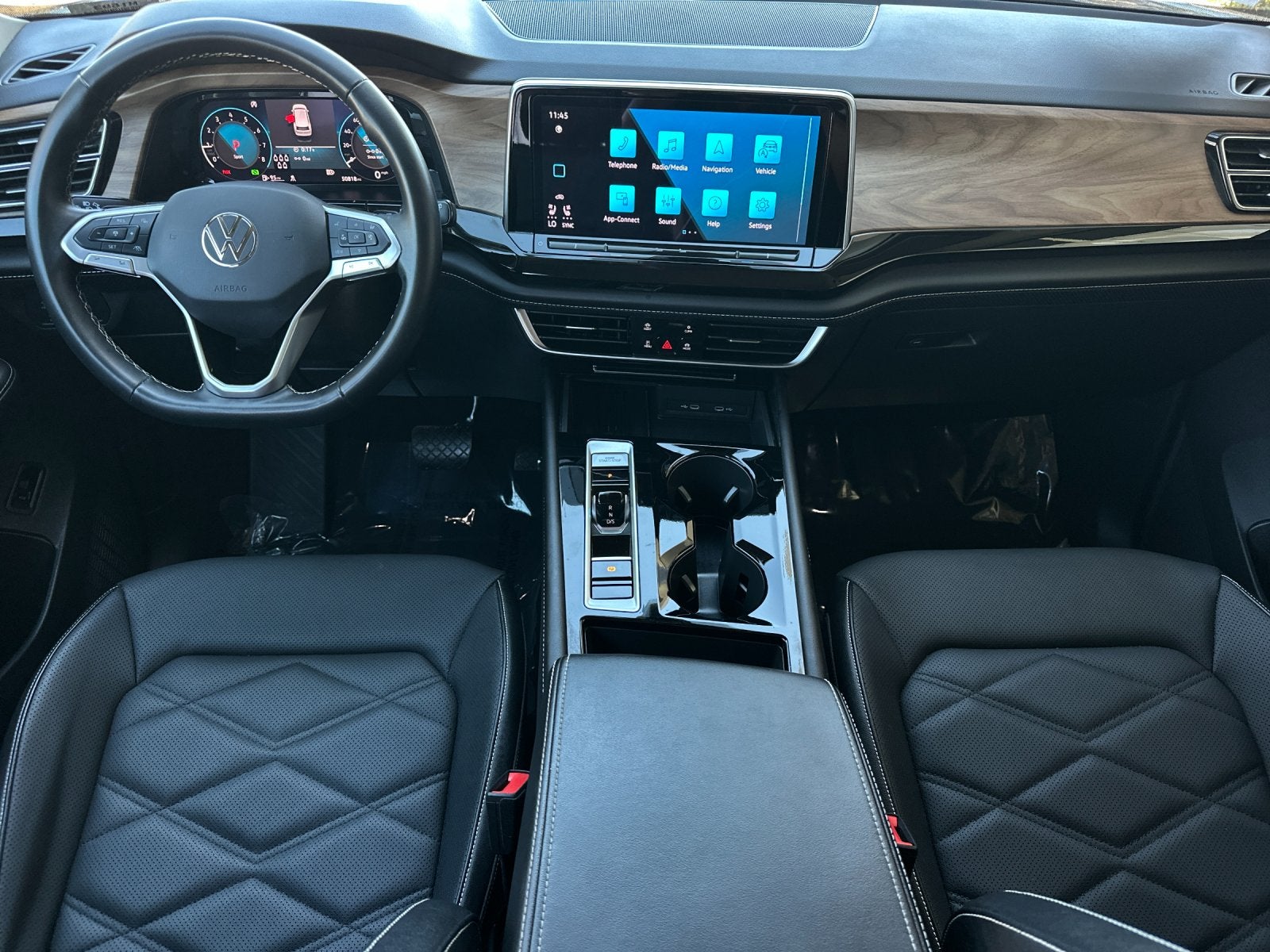 2025 Volkswagen Atlas 2.0T SE w/Technology