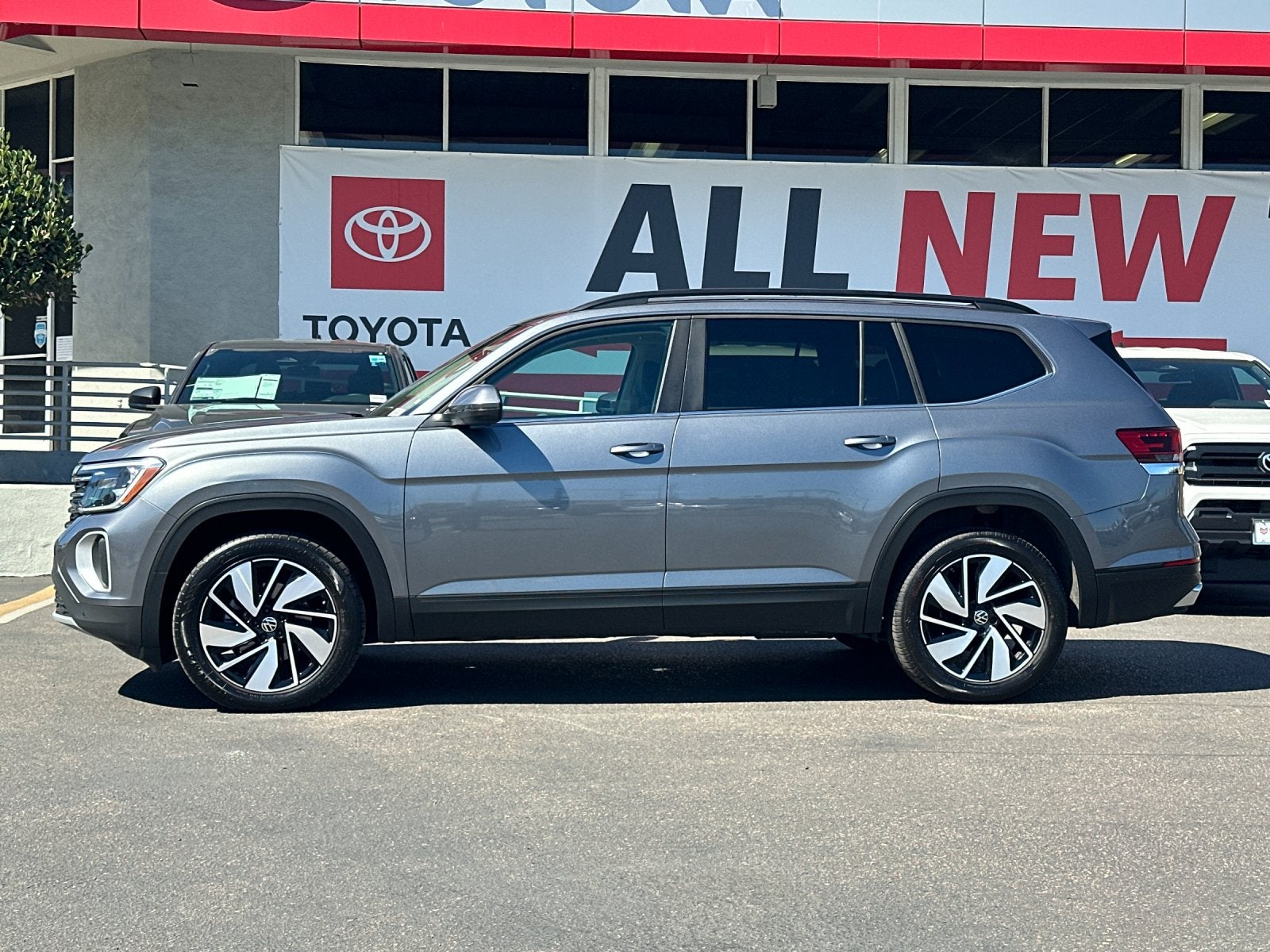 2025 Volkswagen Atlas 2.0T SE w/Technology