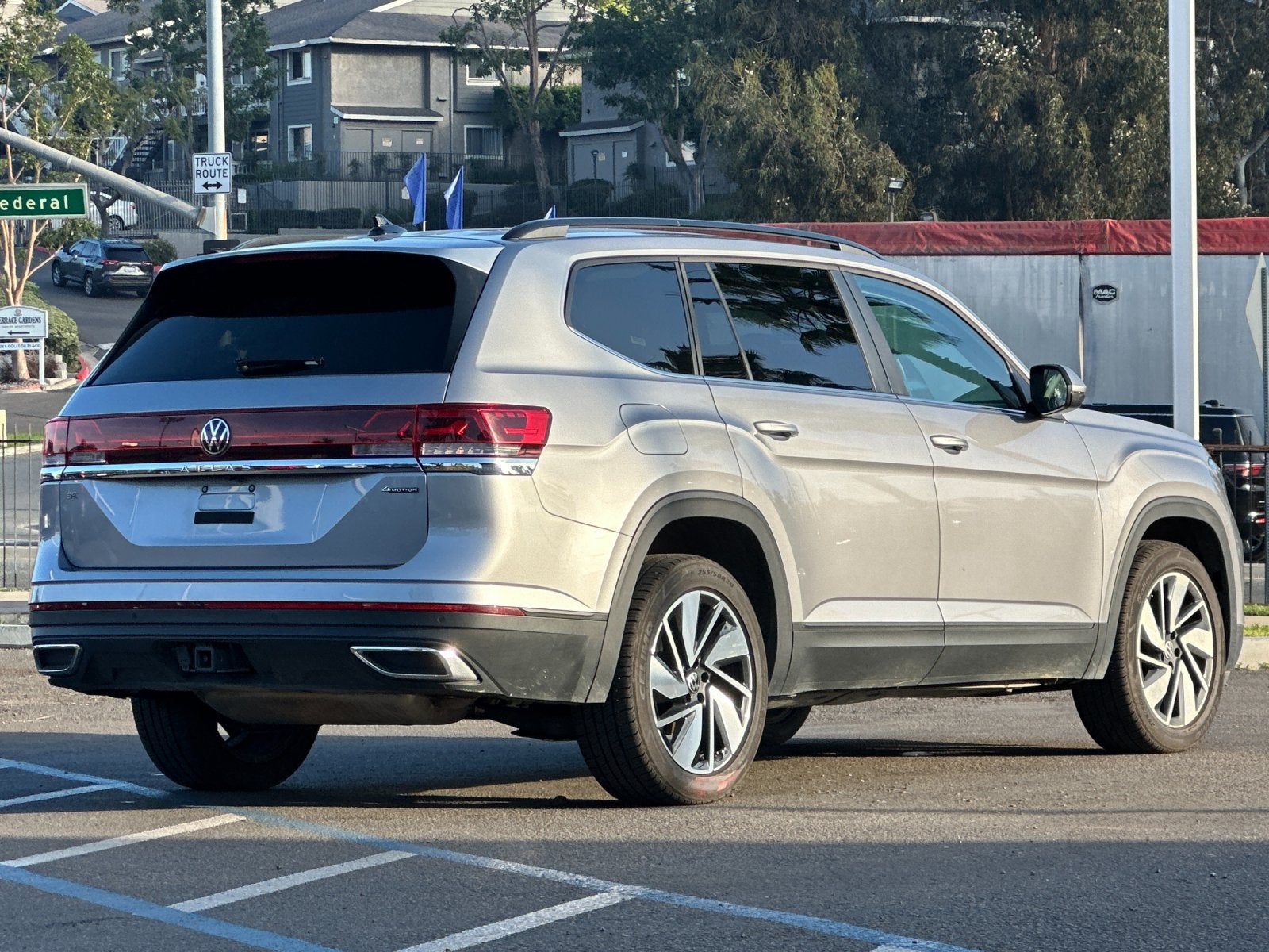 2024 Volkswagen Atlas 2.0T SE w/Technology