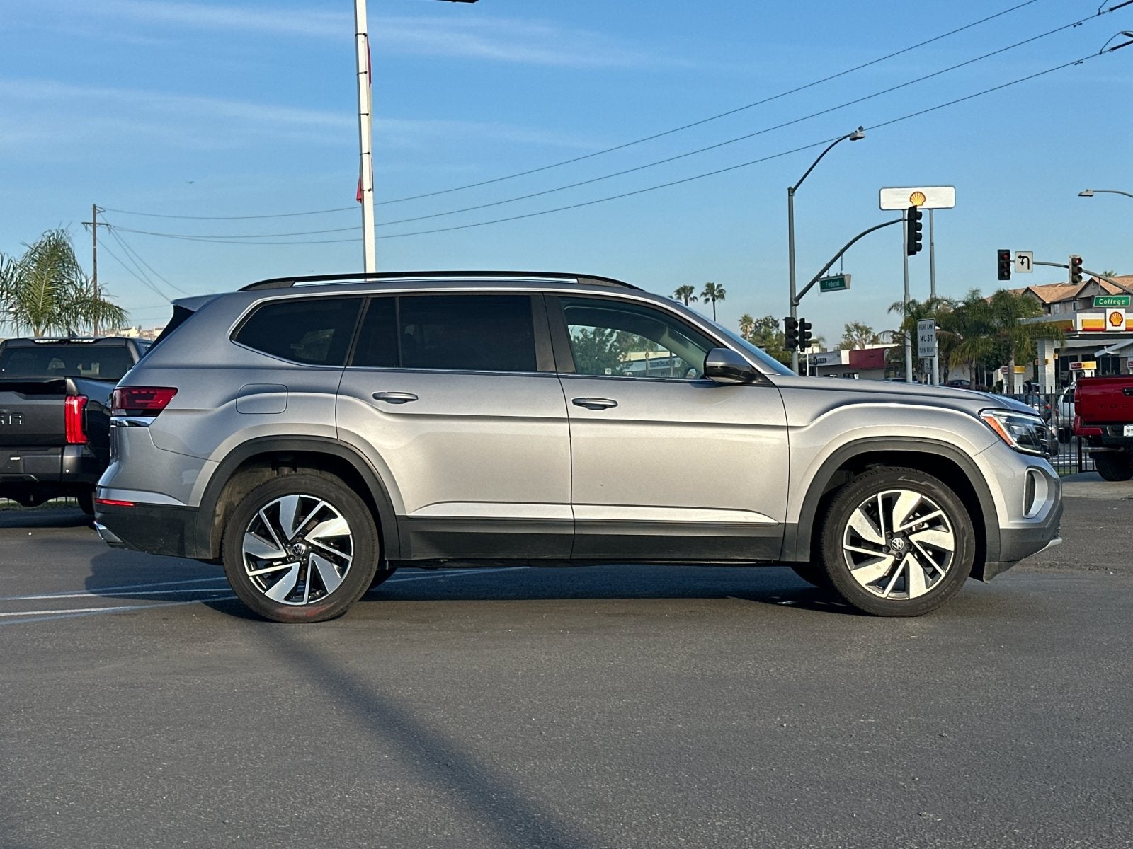 2024 Volkswagen Atlas 2.0T SE w/Technology