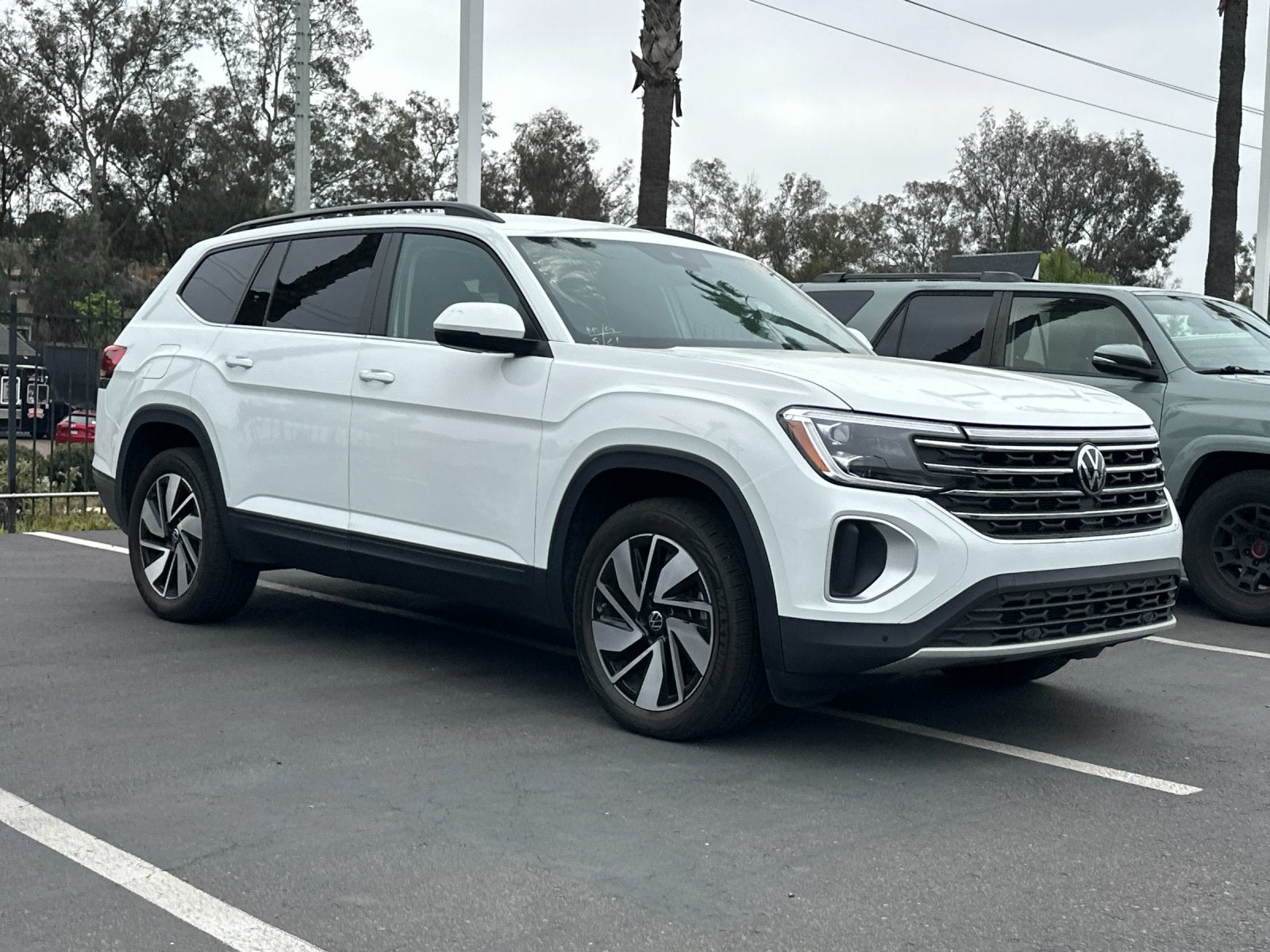 2025 Volkswagen Atlas 2.0T SE w/Technology