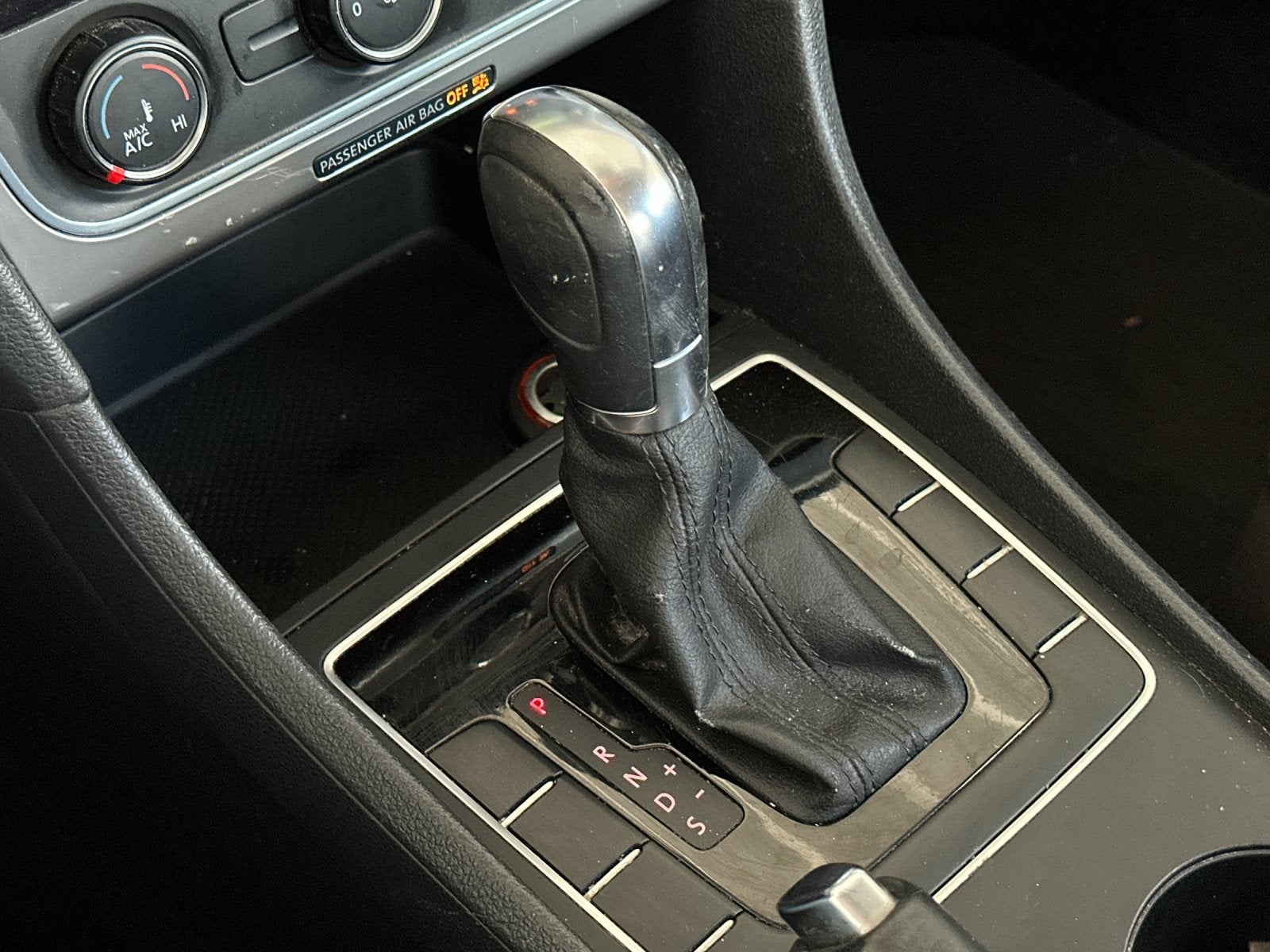 2014 Volkswagen Passat 1.8T Wolfsburg Edition