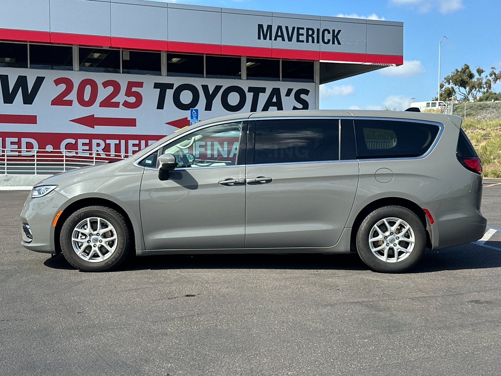 2023 Chrysler Pacifica Touring L