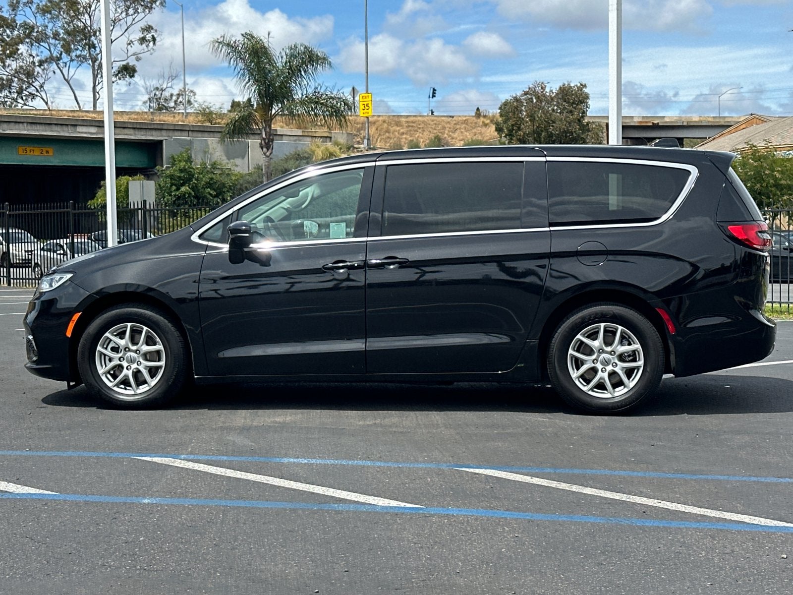 2024 Chrysler Pacifica Touring L
