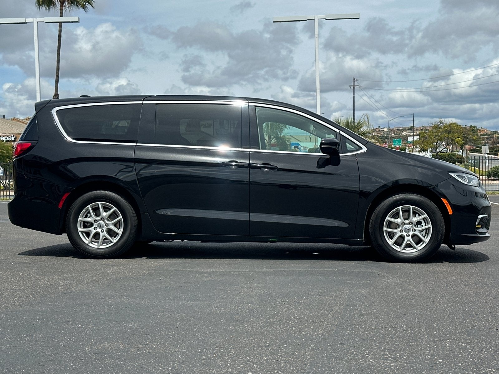 2024 Chrysler Pacifica Touring L