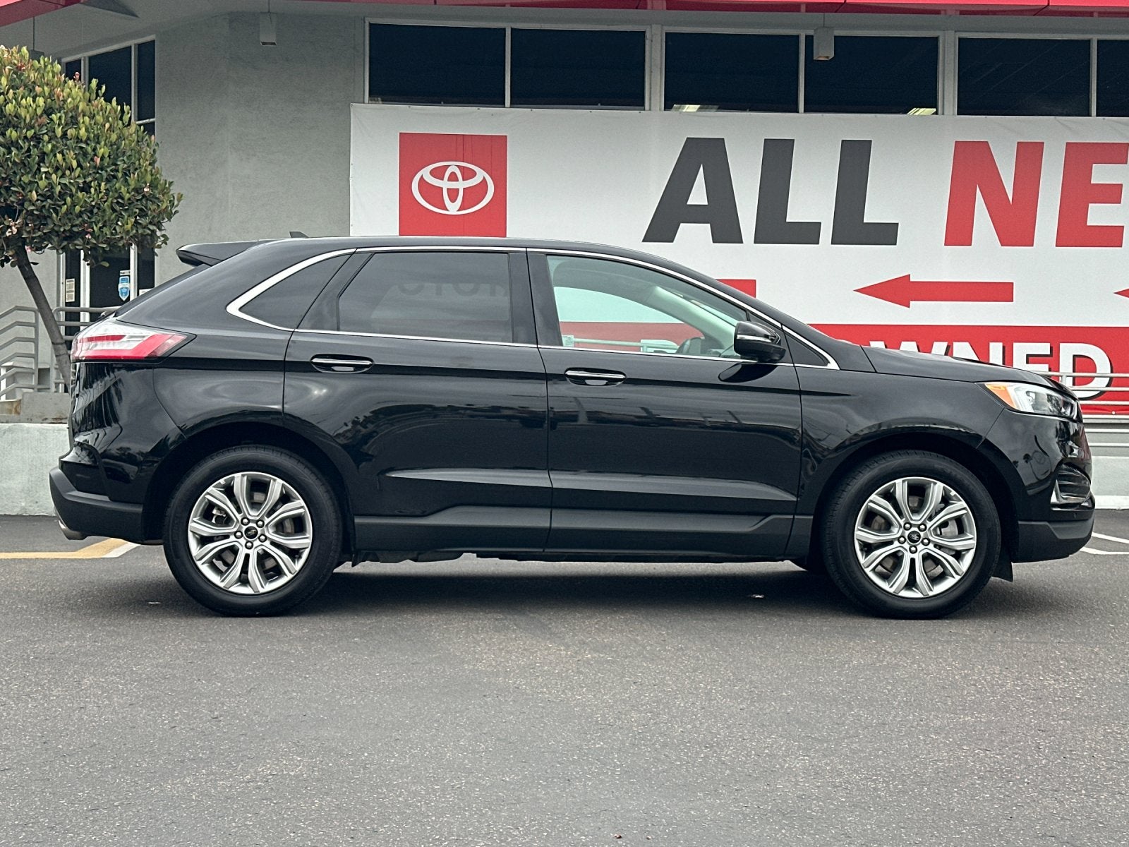 2024 Ford Edge Titanium