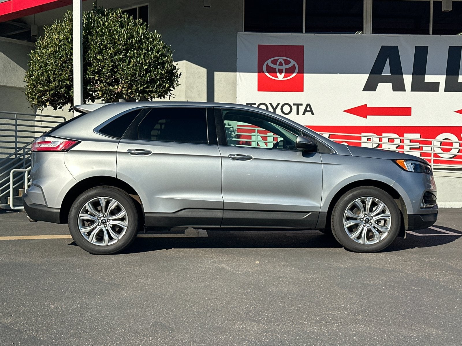 2024 Ford Edge Titanium