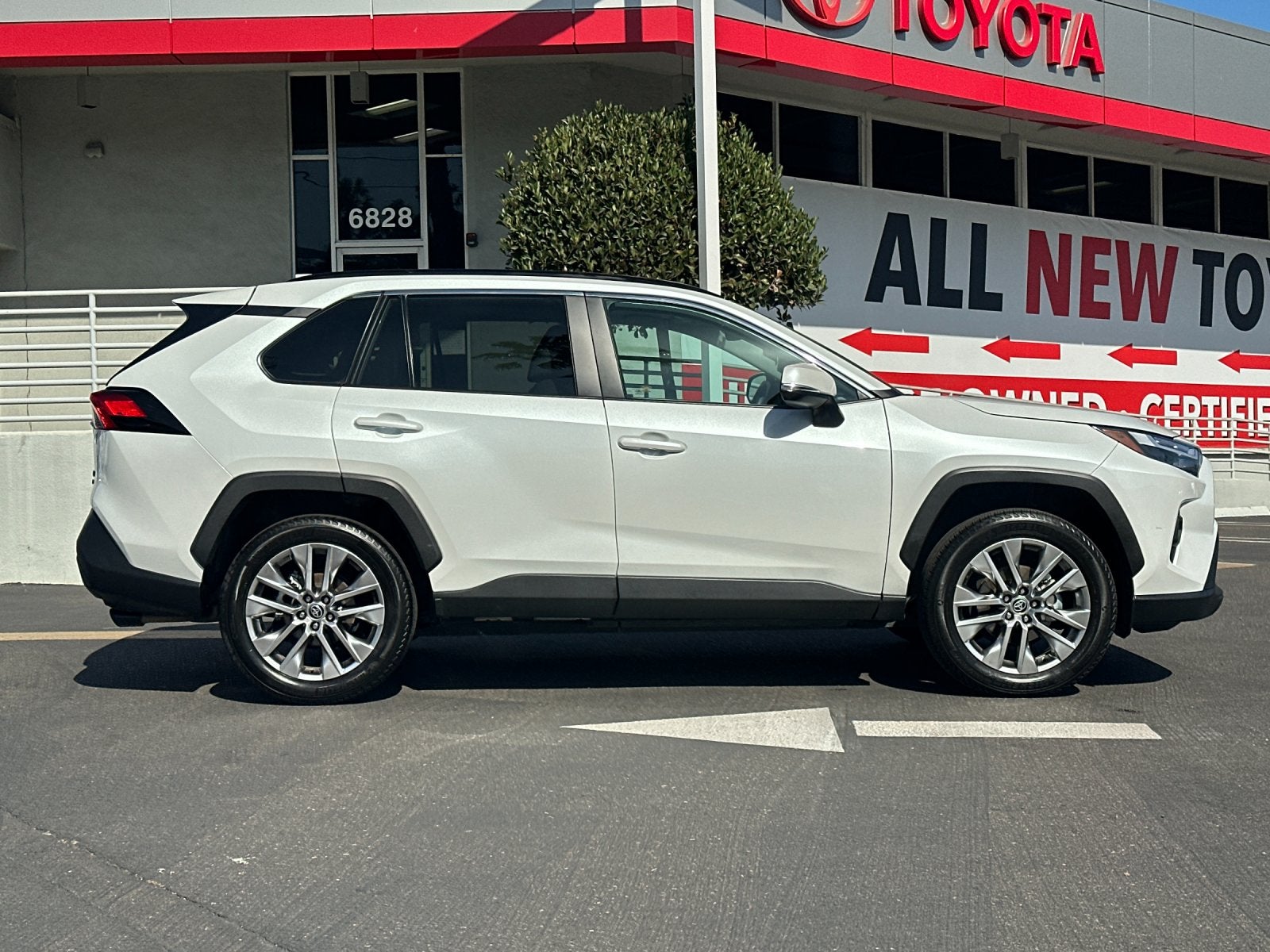 2025 Toyota RAV4 XLE Premium