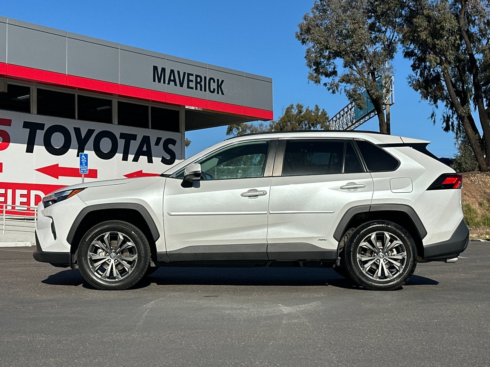 2023 Toyota RAV4 Hybrid XLE Premium