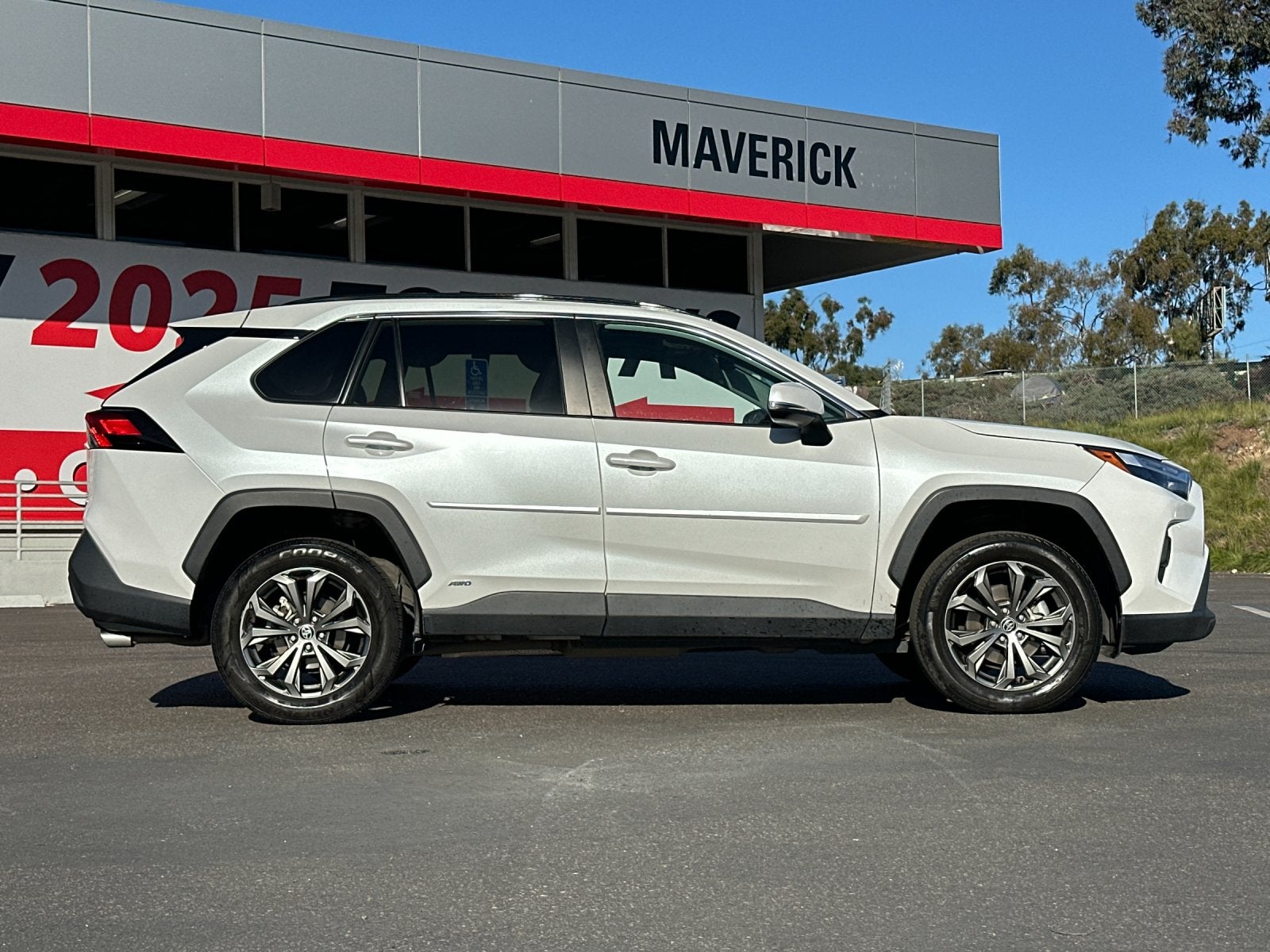 2023 Toyota RAV4 Hybrid XLE Premium