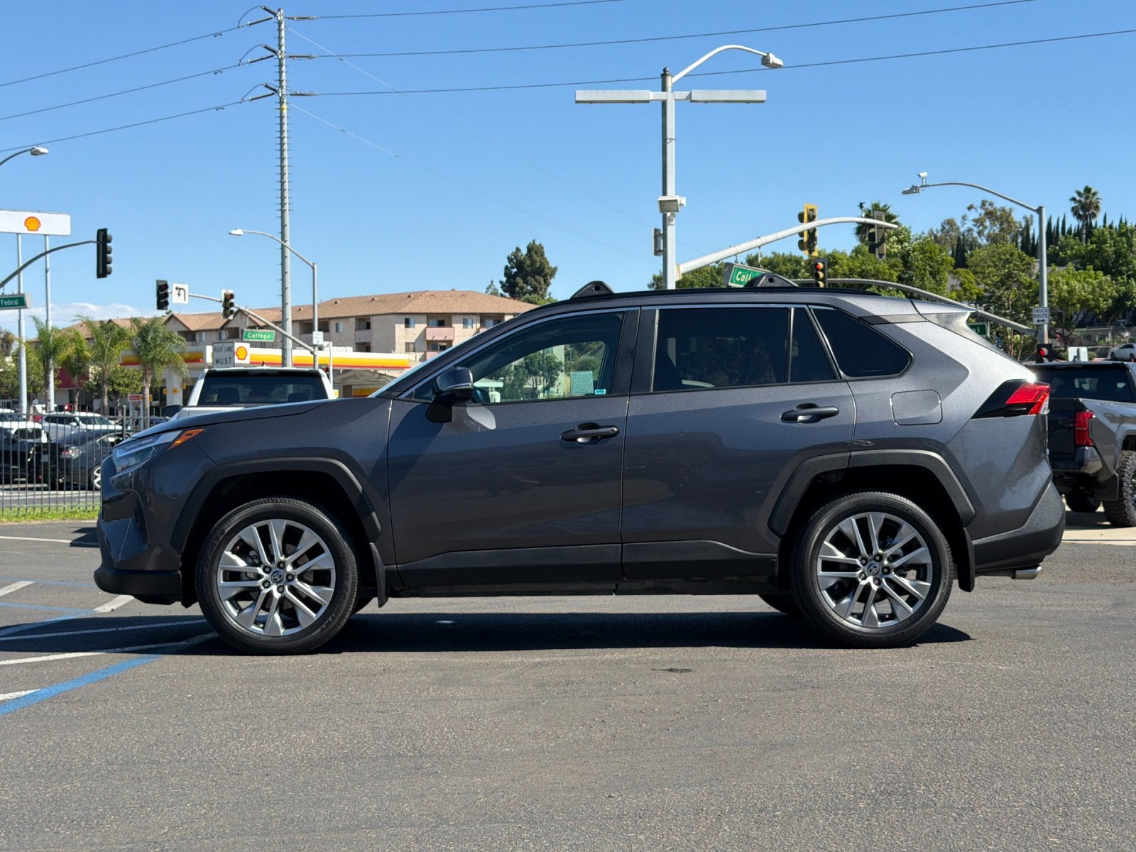 2023 Toyota RAV4 XLE Premium