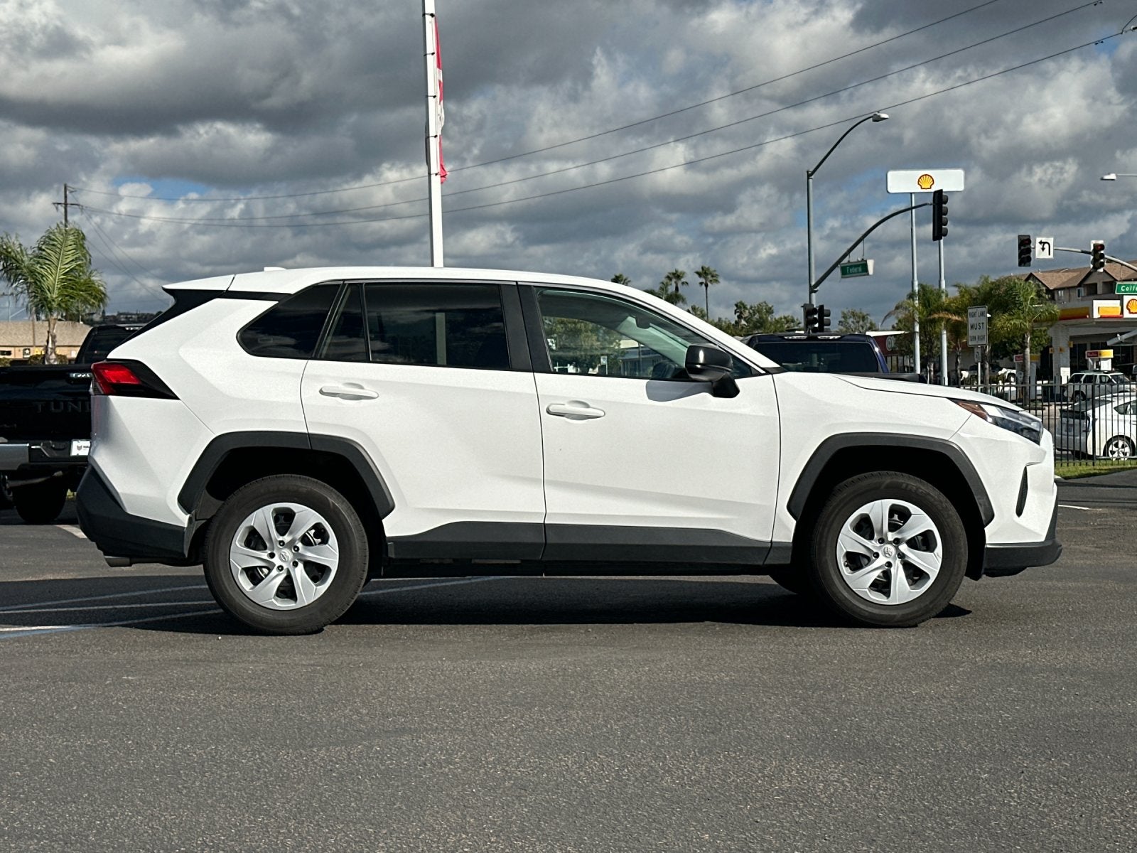 2024 Toyota RAV4 LE