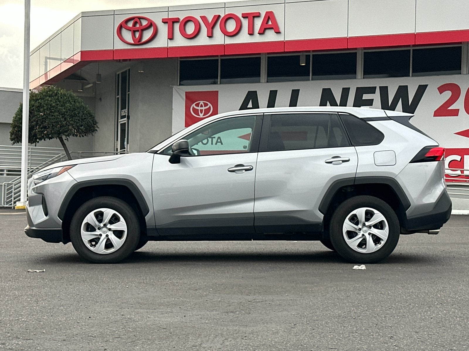 2024 Toyota RAV4 LE