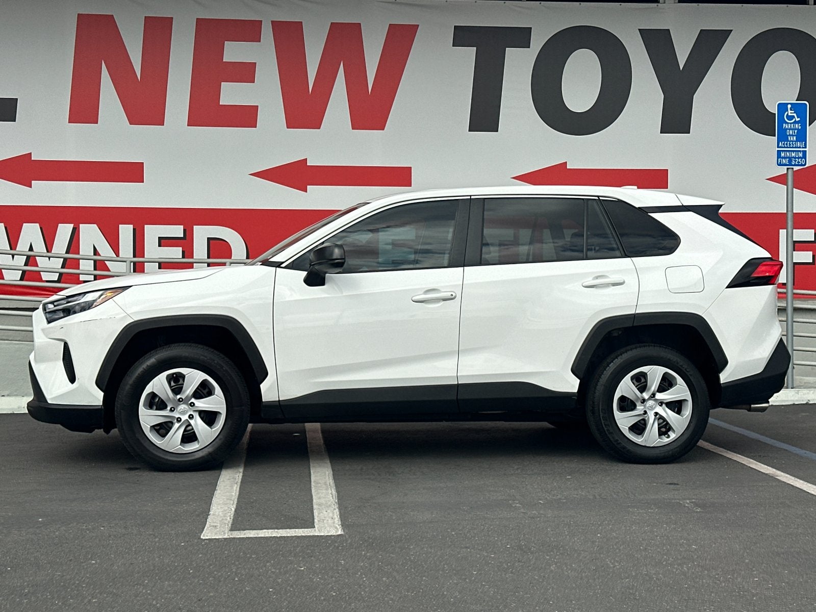 2025 Toyota RAV4 LE