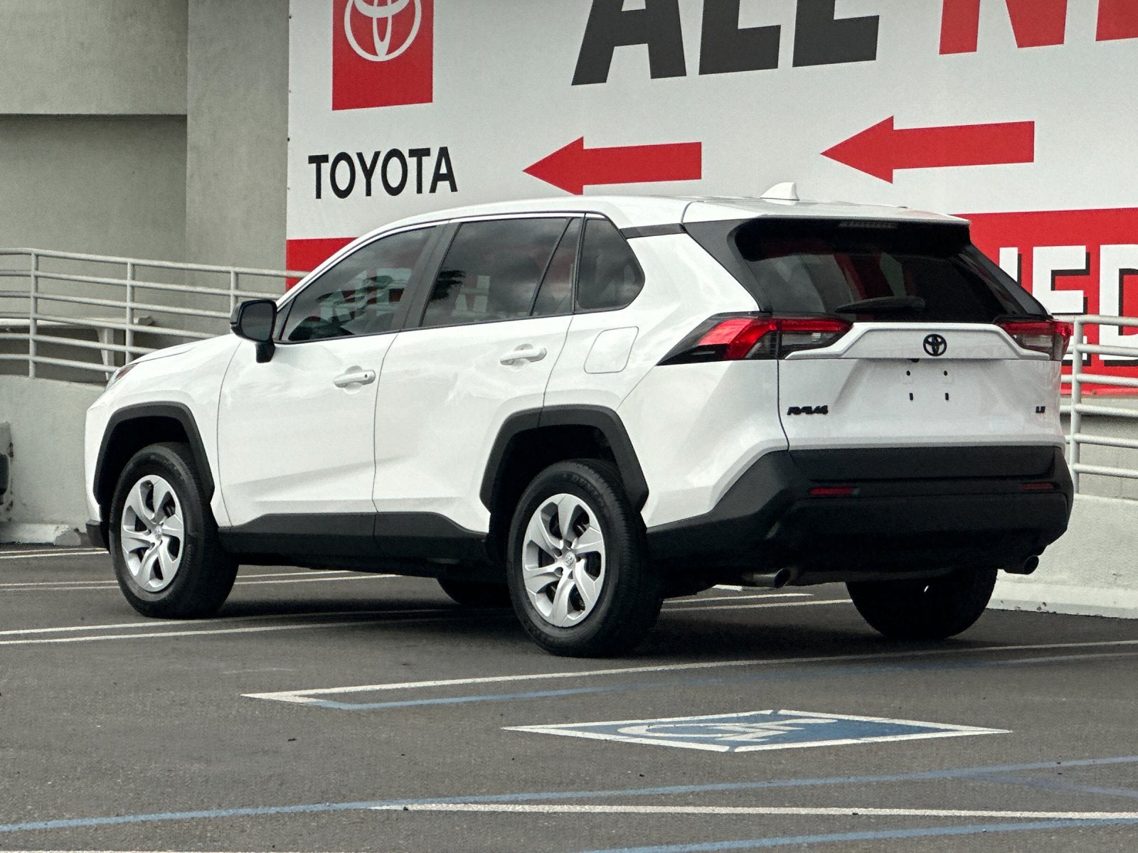 2025 Toyota RAV4 LE