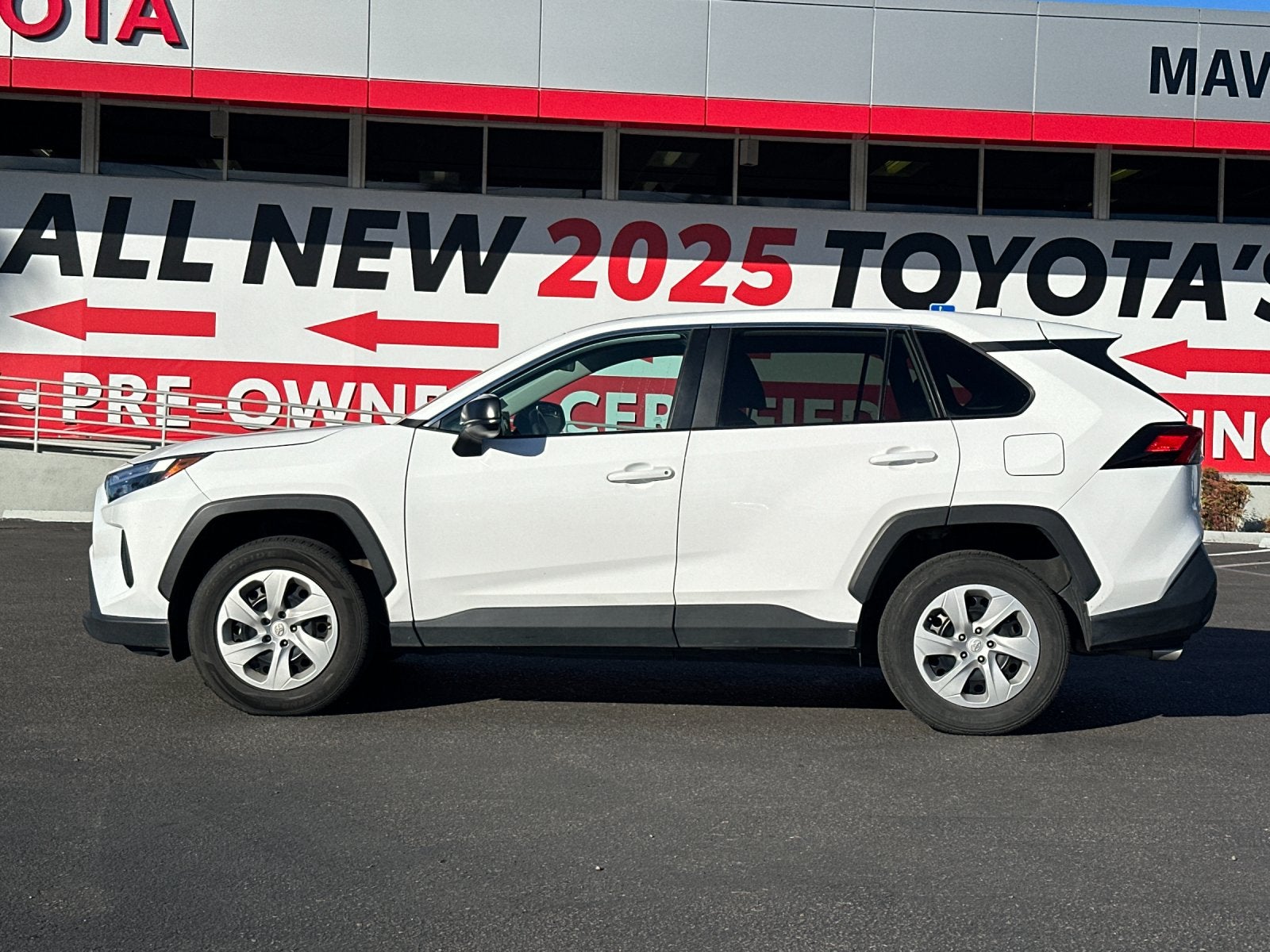 2024 Toyota RAV4 LE