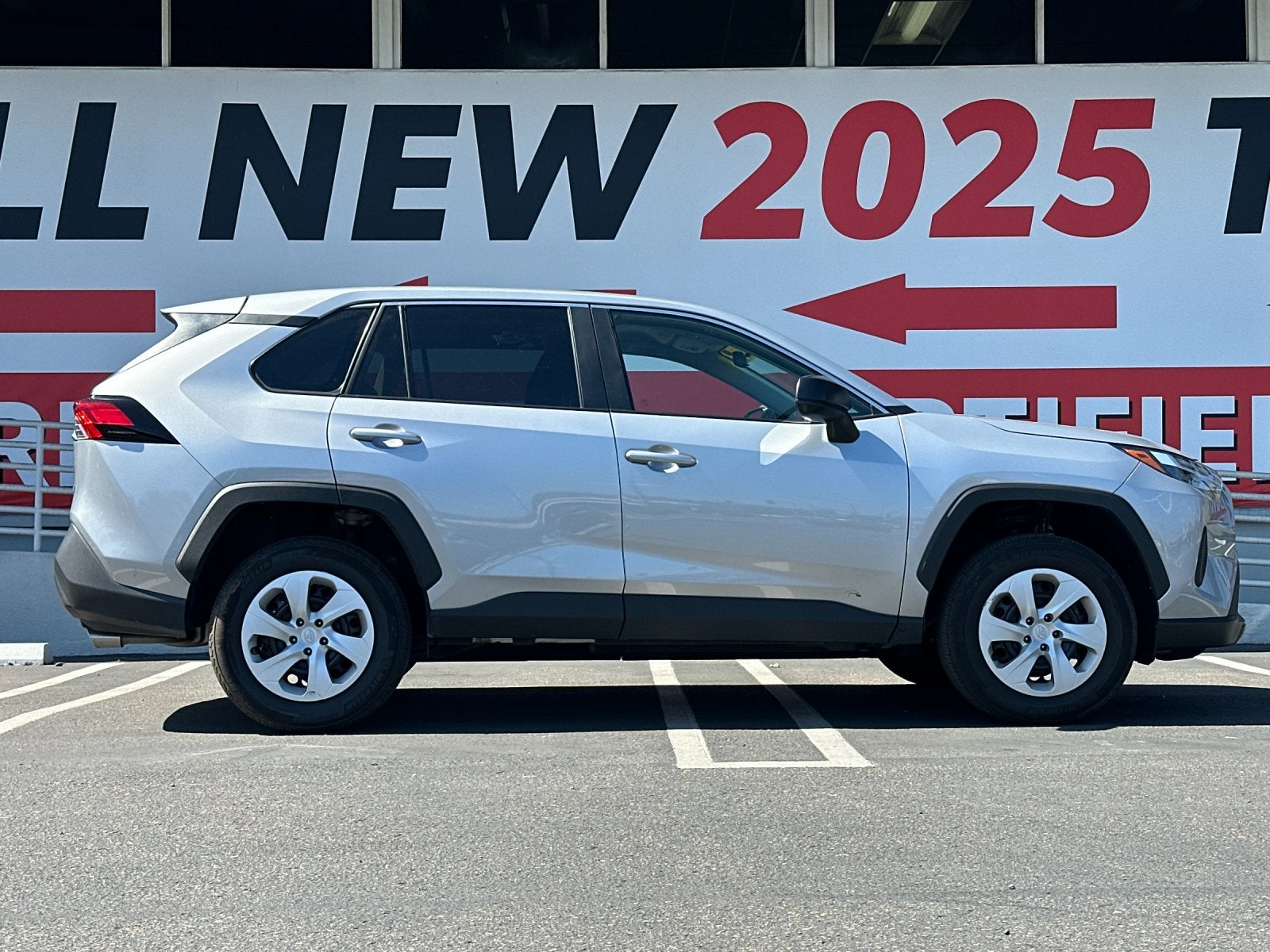 2025 Toyota RAV4 LE