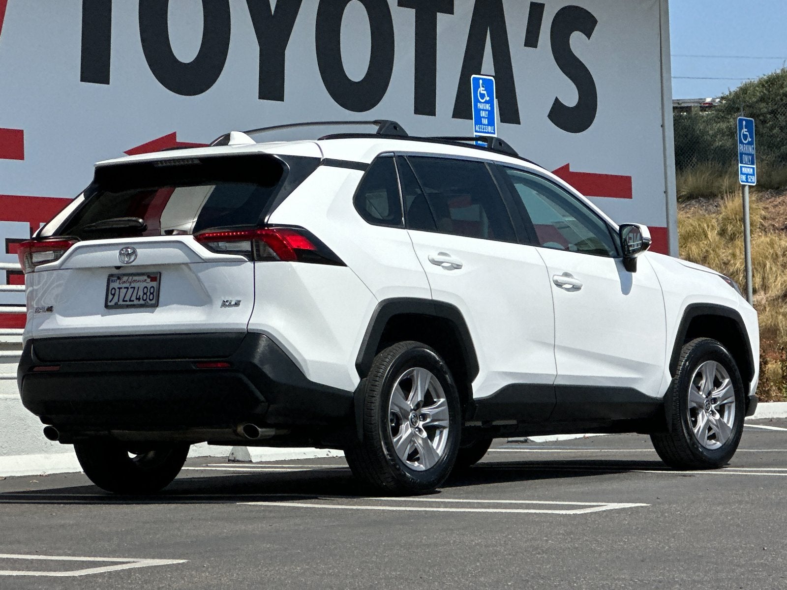 2025 Toyota RAV4 XLE