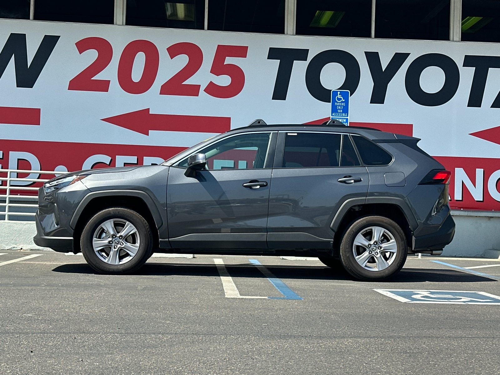 2025 Toyota RAV4 XLE