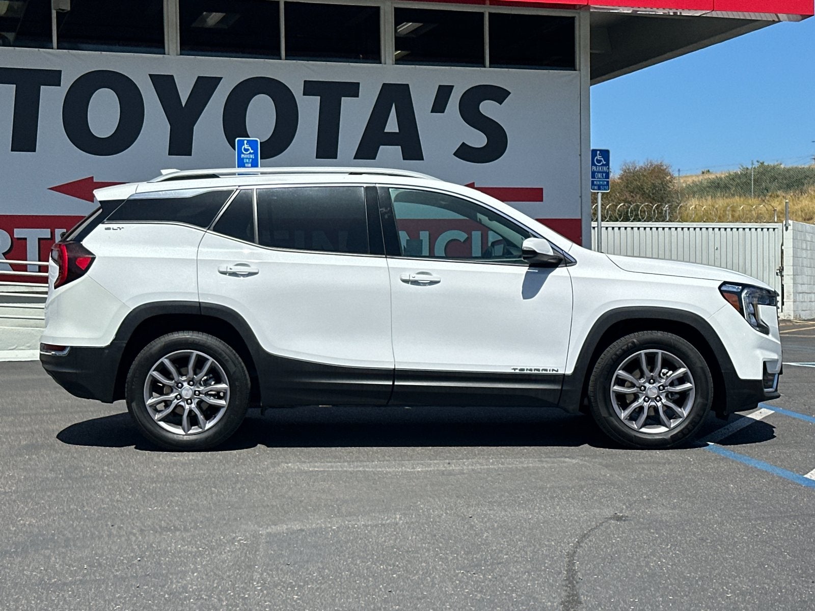 2024 GMC Terrain SLT