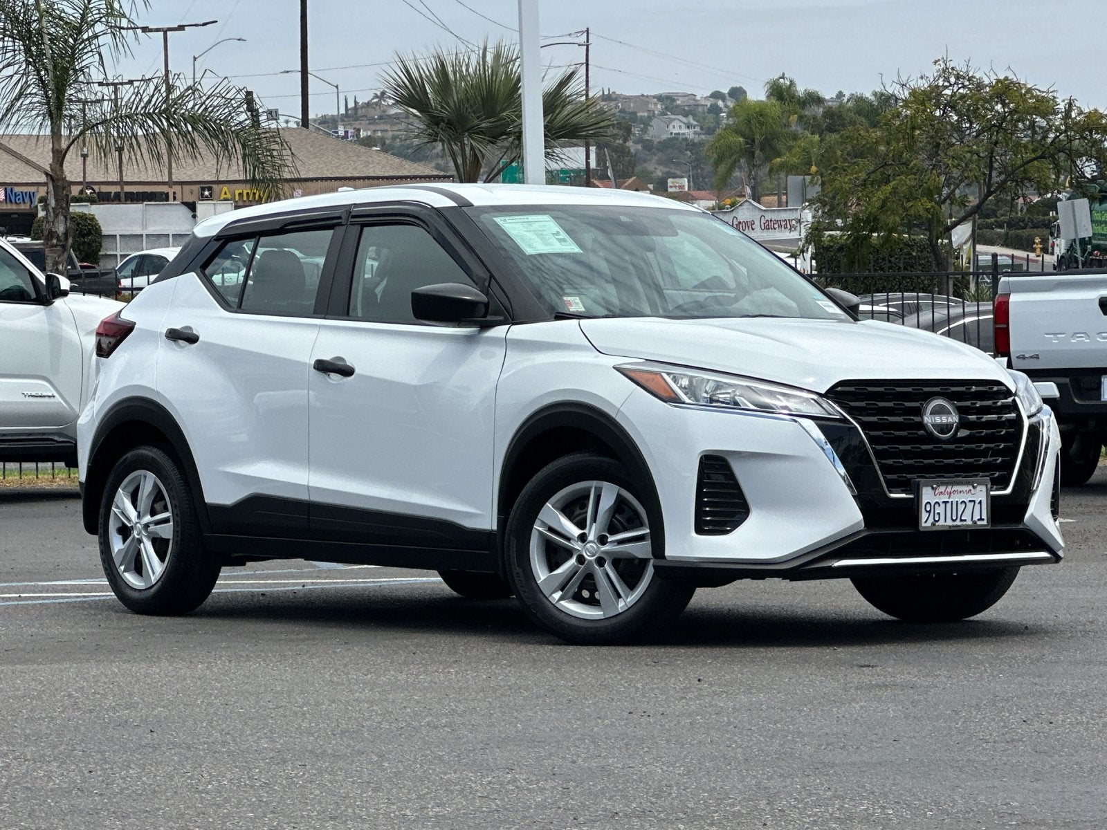 2023 Nissan Kicks S