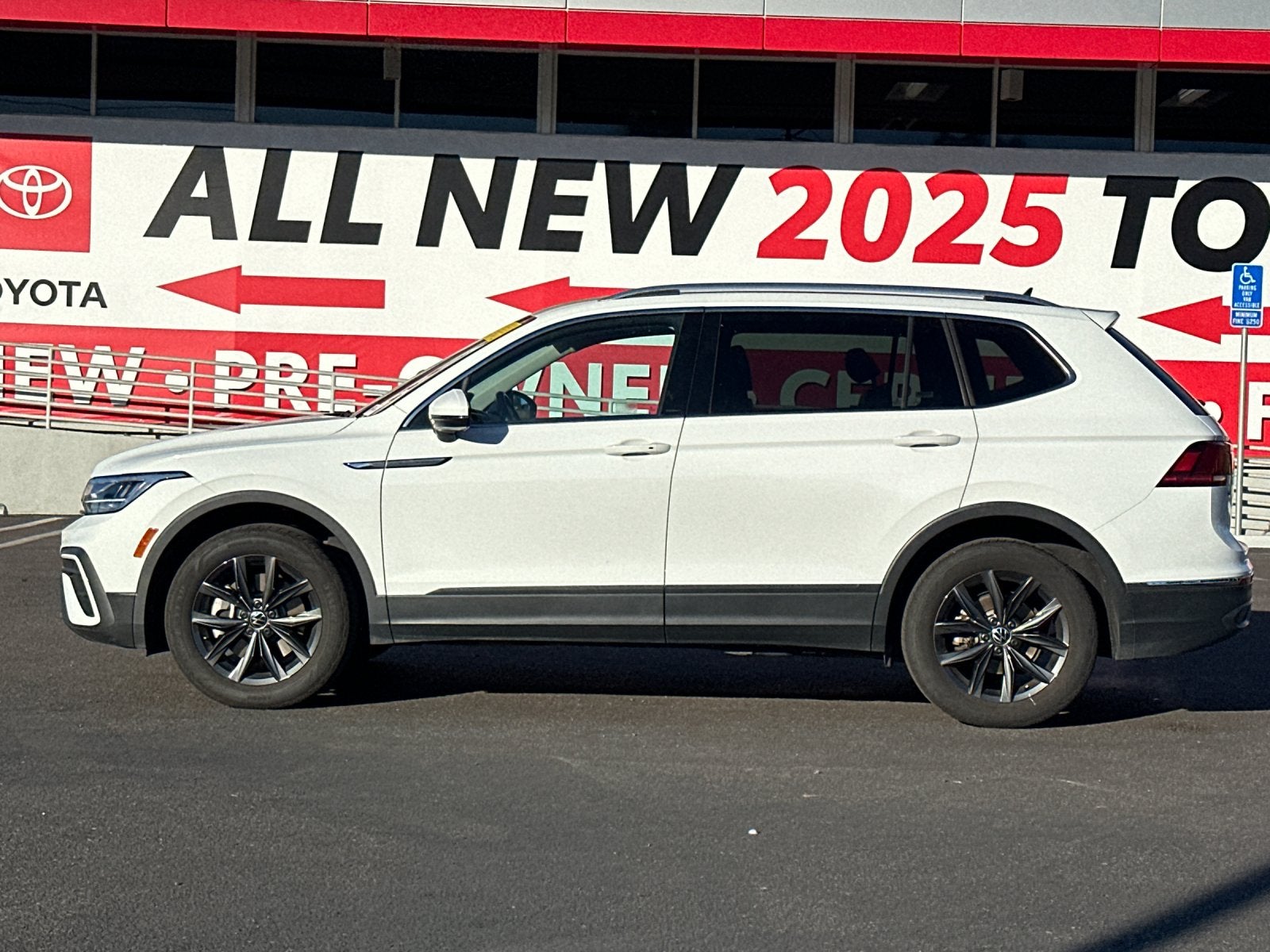 2024 Volkswagen Tiguan 2.0T SE