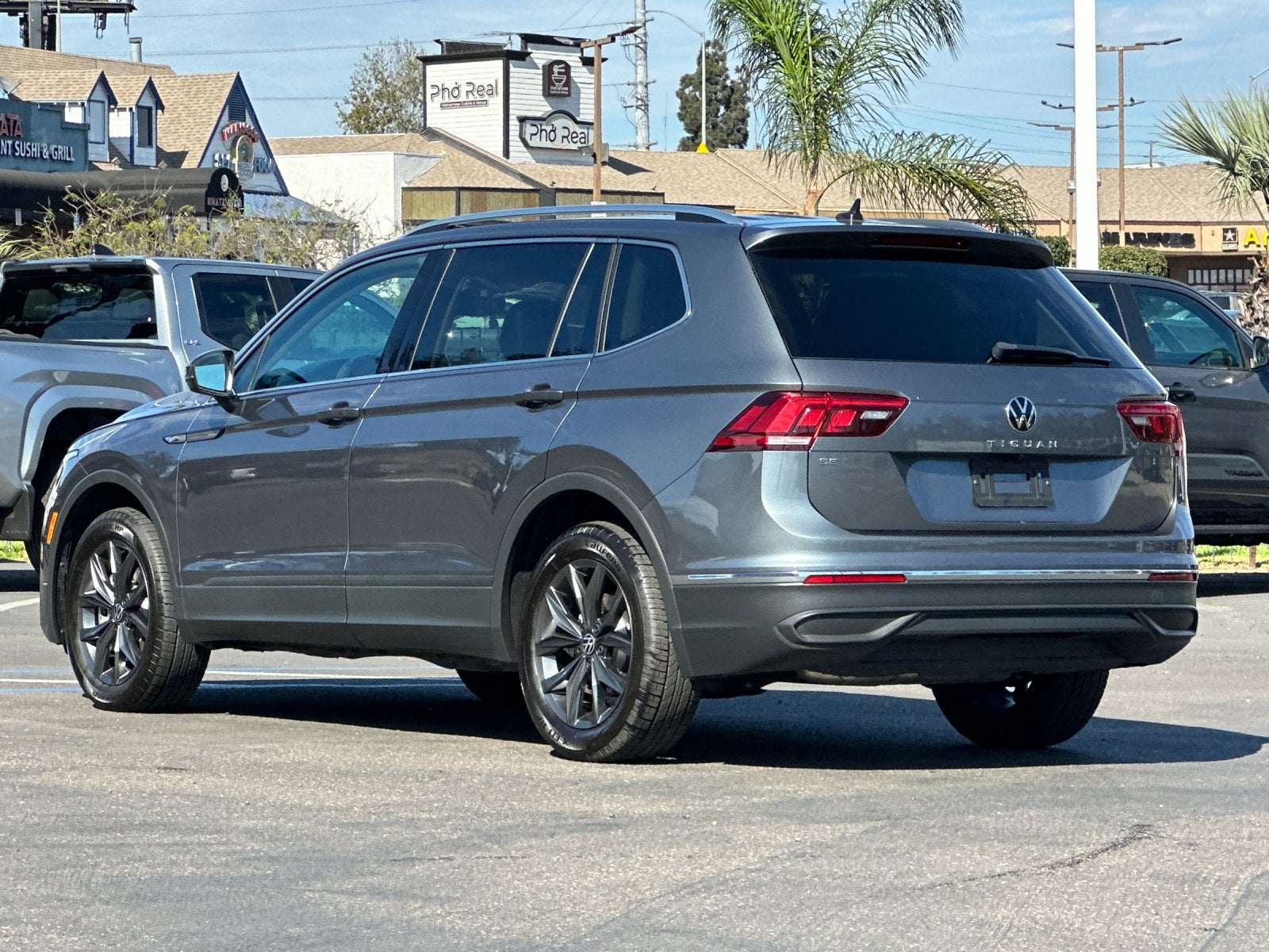2023 Volkswagen Tiguan 2.0T SE