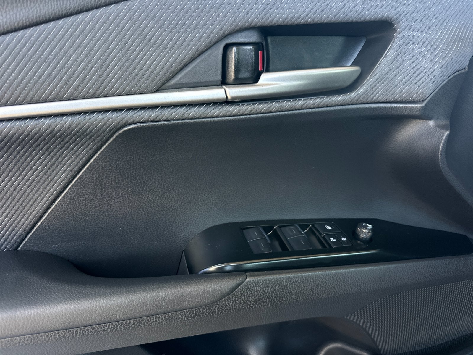2025 Toyota Camry SE - Photo 12
