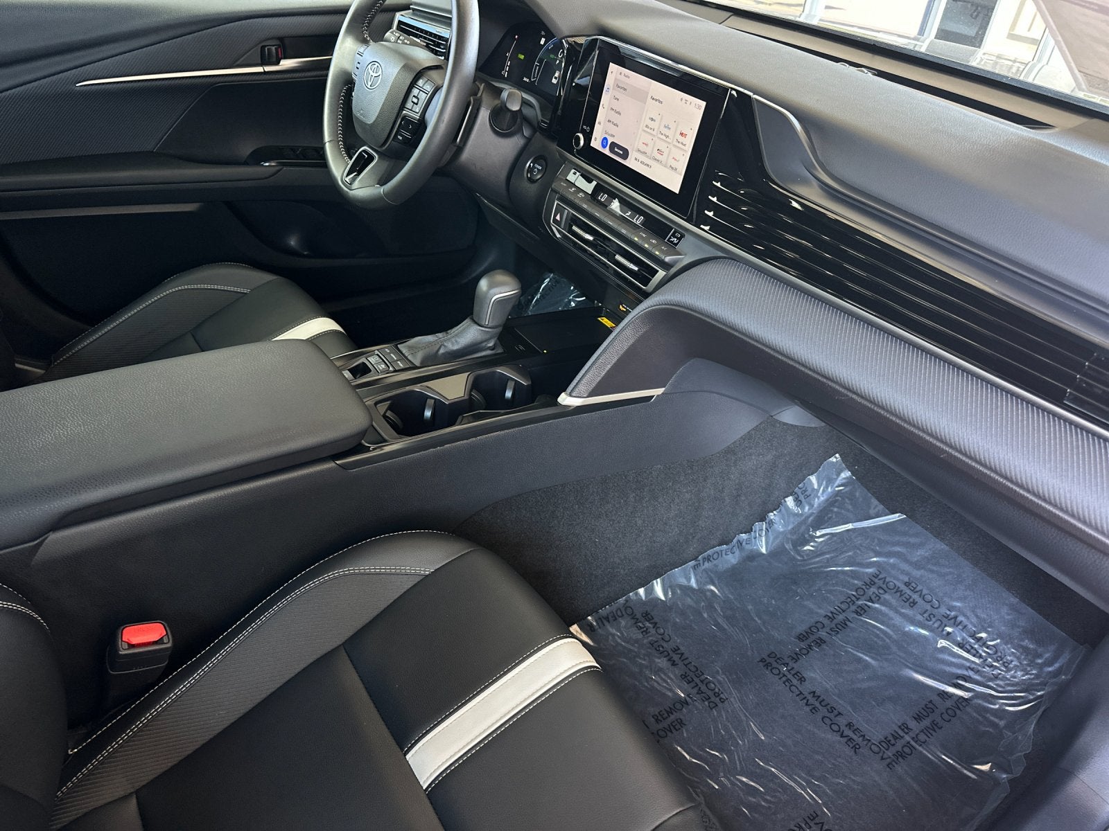 2025 Toyota Camry SE - Photo 14