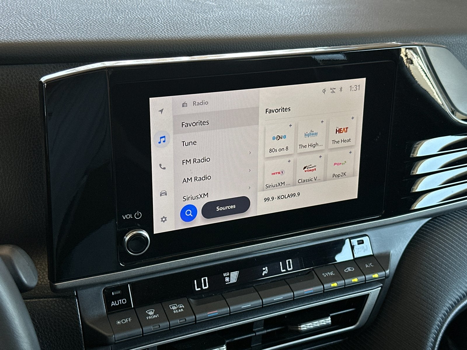 2025 Toyota Camry SE - Photo 15