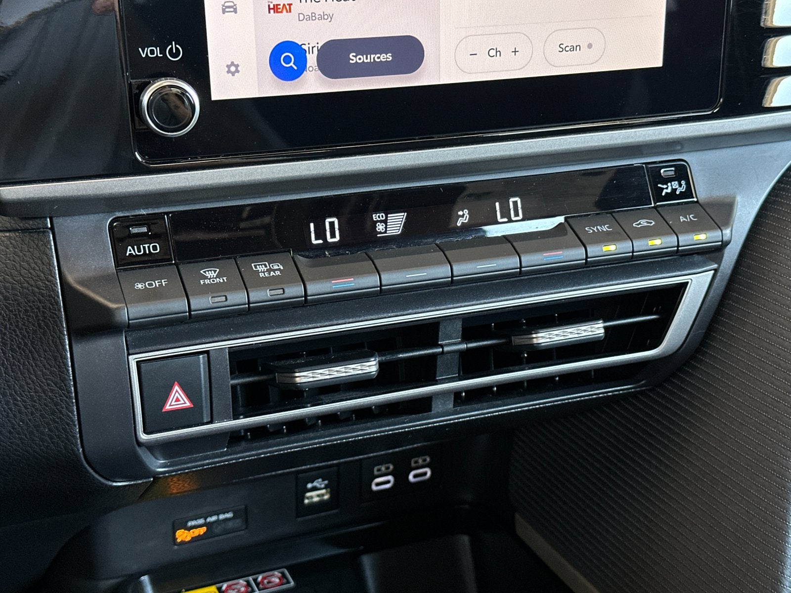 2025 Toyota Camry SE - Photo 17