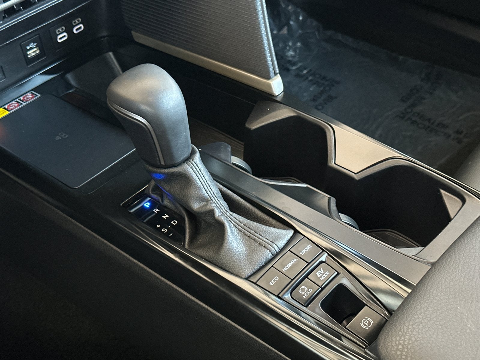 2025 Toyota Camry SE - Photo 18