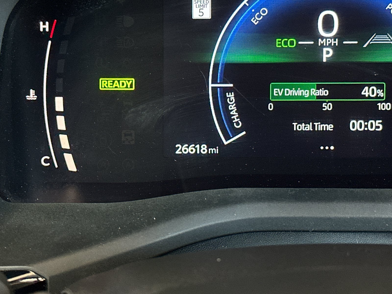 2025 Toyota Camry SE - Photo 24