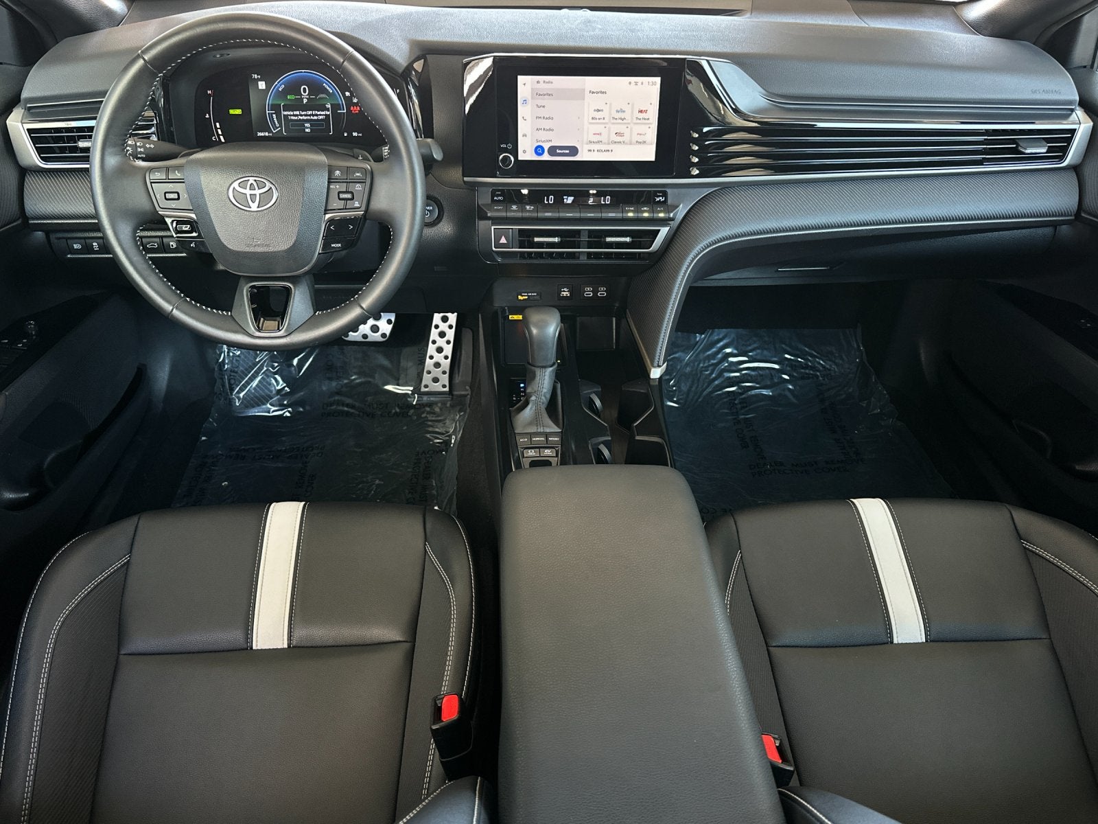 2025 Toyota Camry SE - Photo 9