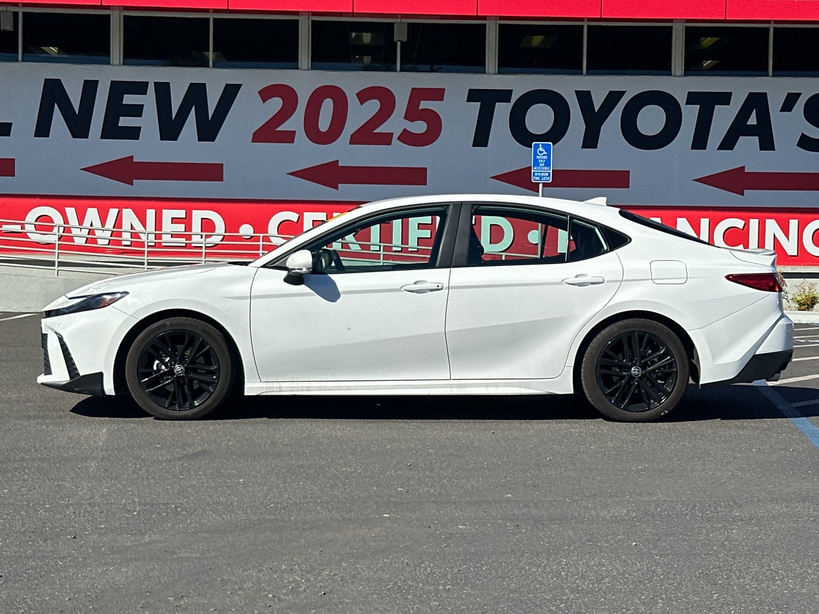 2025 Toyota Camry SE