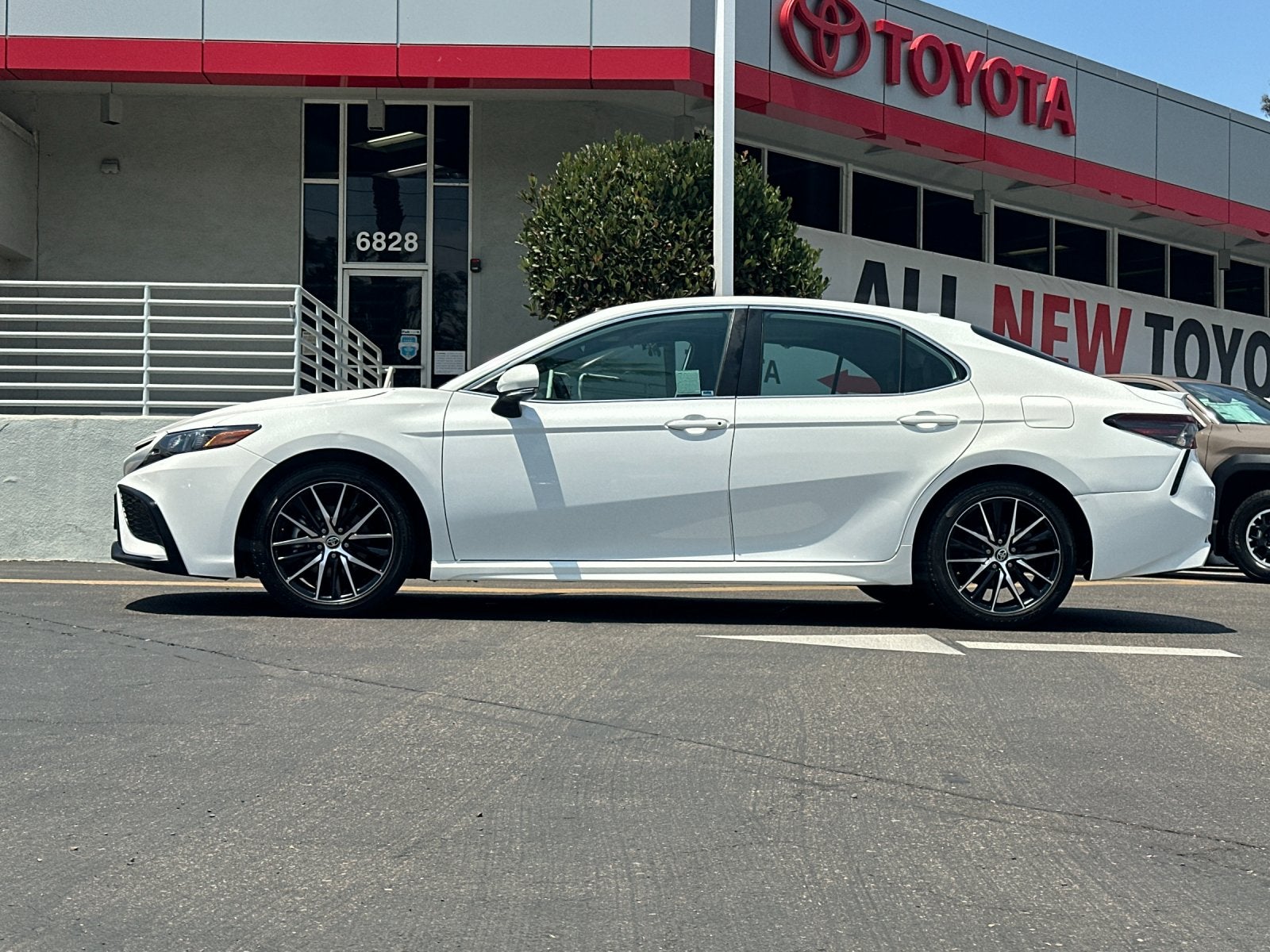 Used 2024 Toyota Camry SE with VIN 4T1G11AK1RU860136 for sale in Lemon Grove, CA