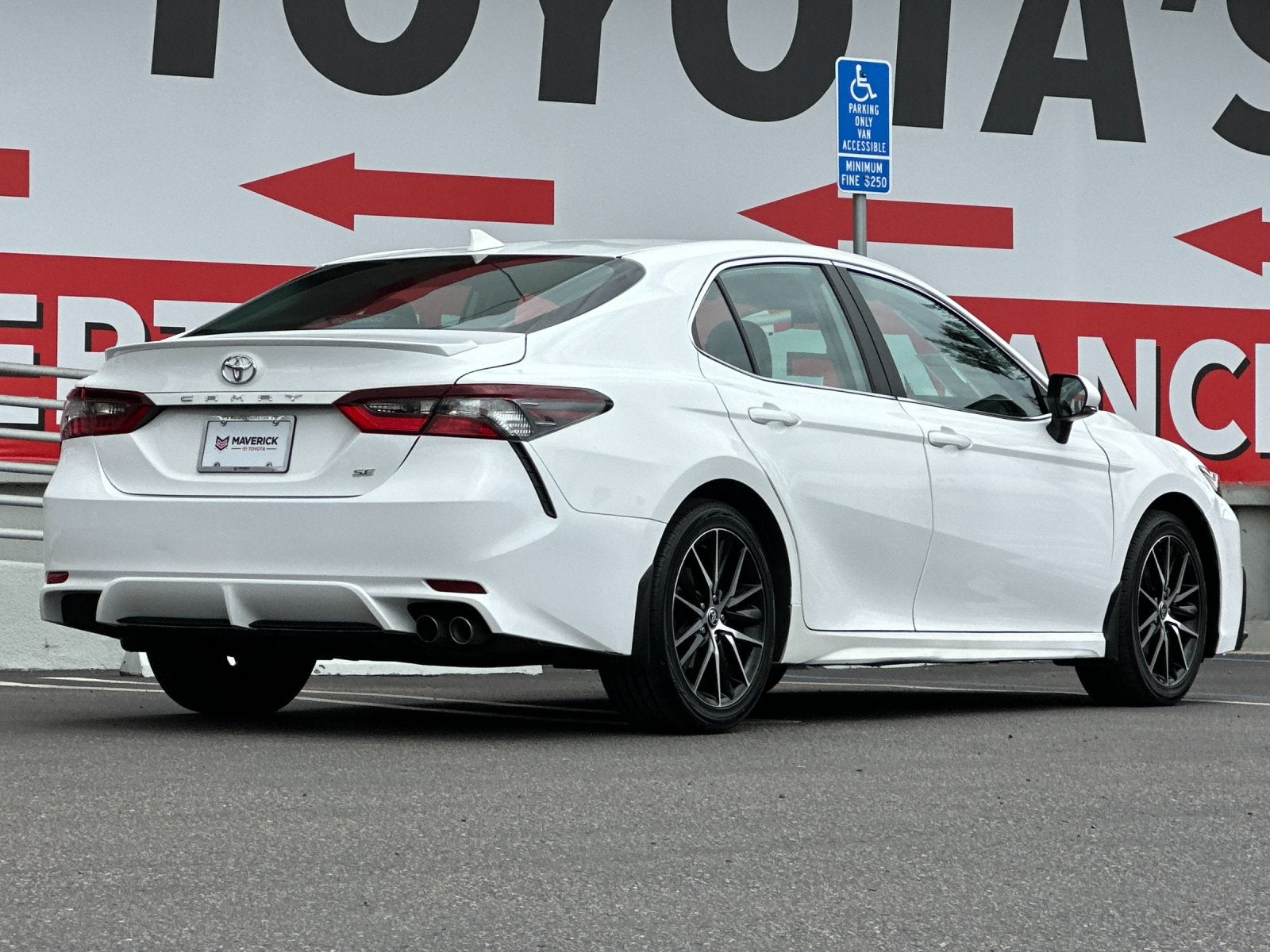 2024 Toyota Camry SE