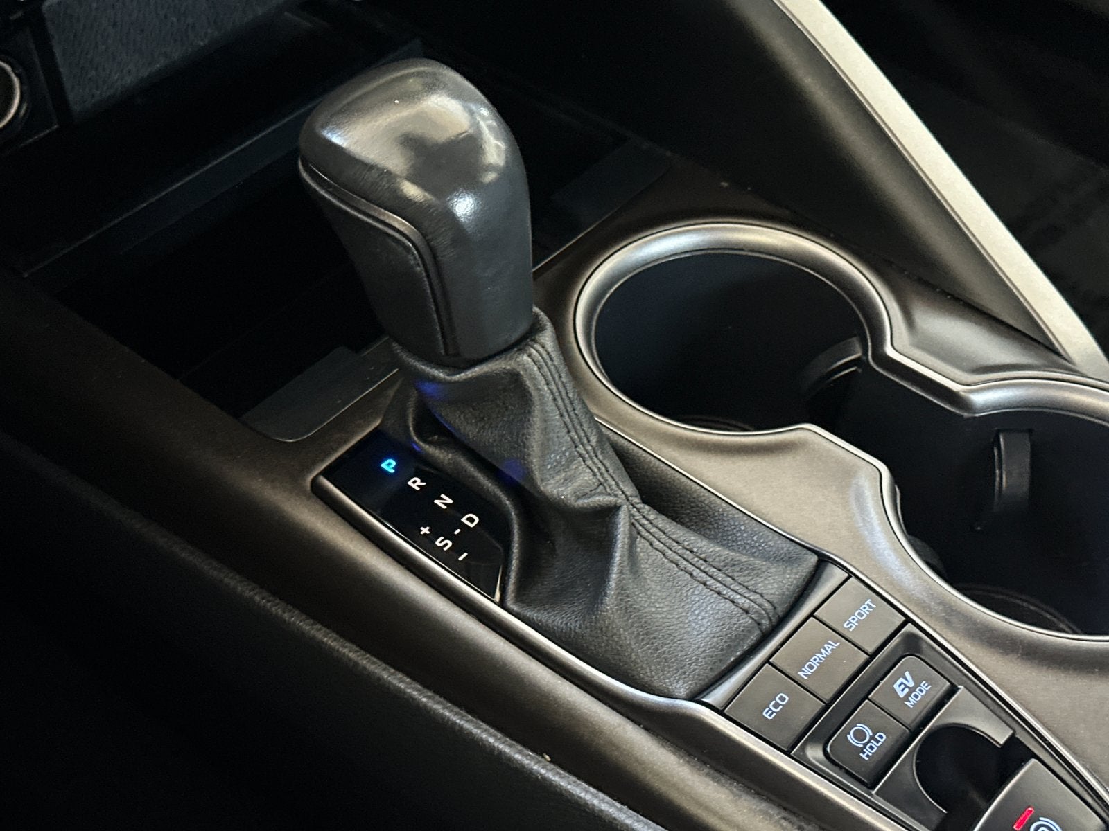 2024 Toyota Camry Hybrid SE