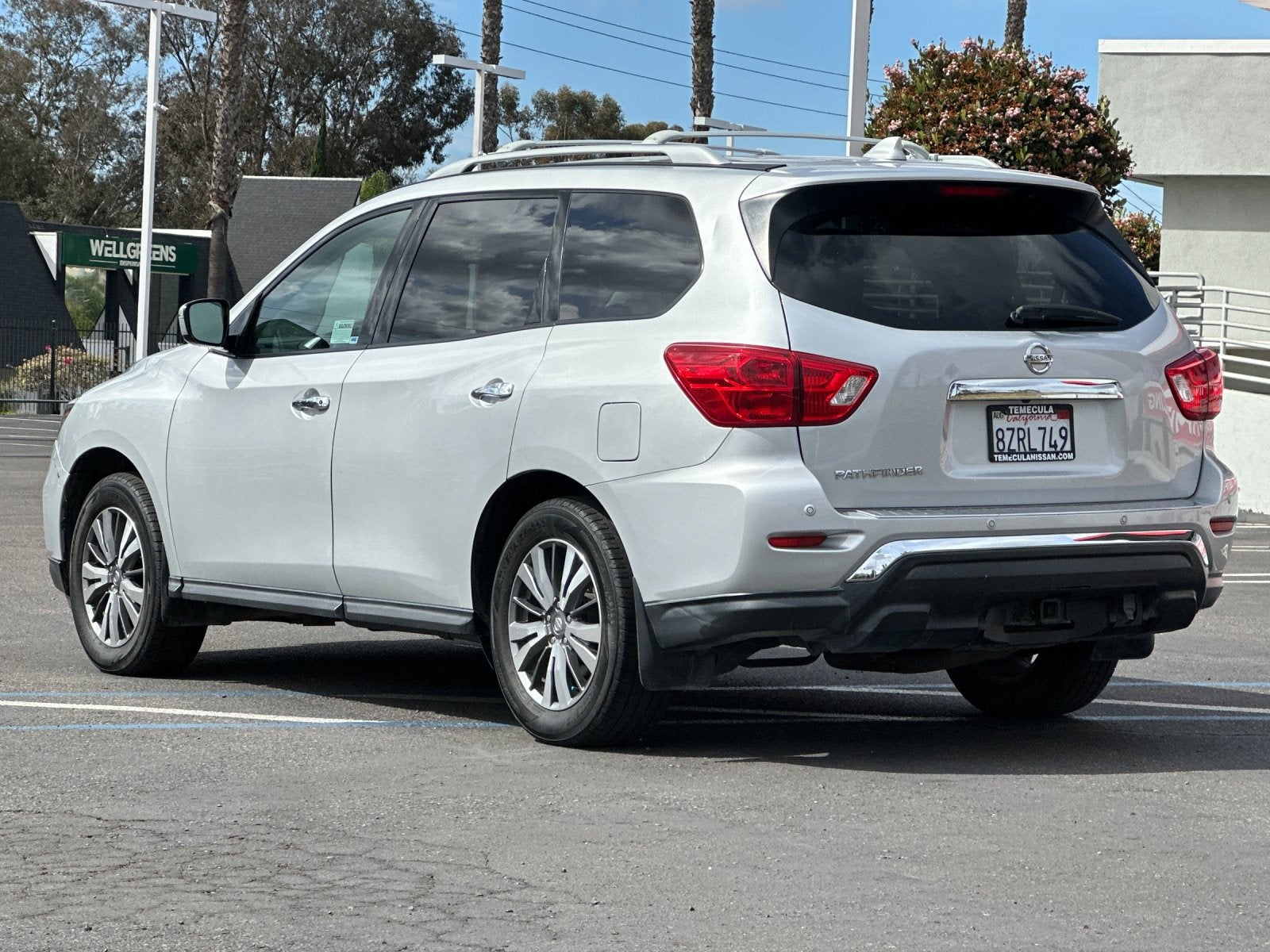 2020 Nissan Pathfinder S