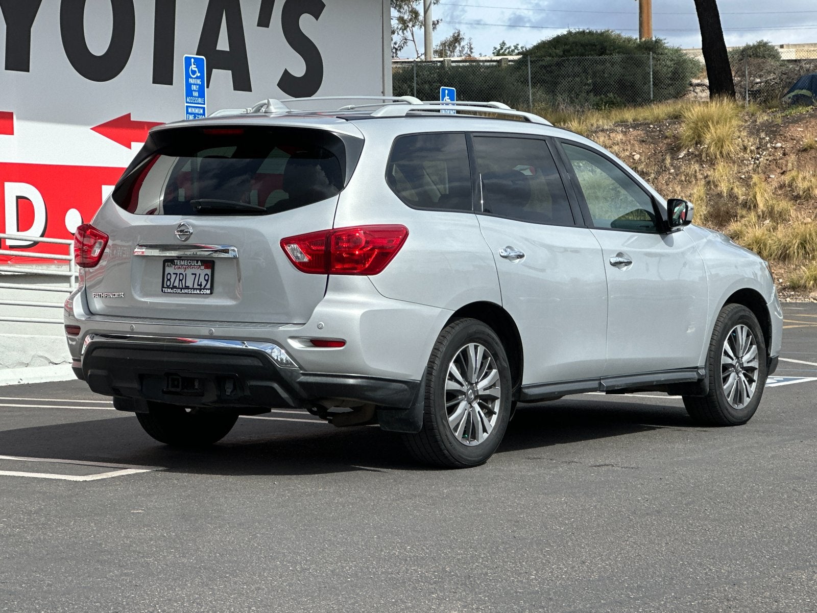 2020 Nissan Pathfinder S