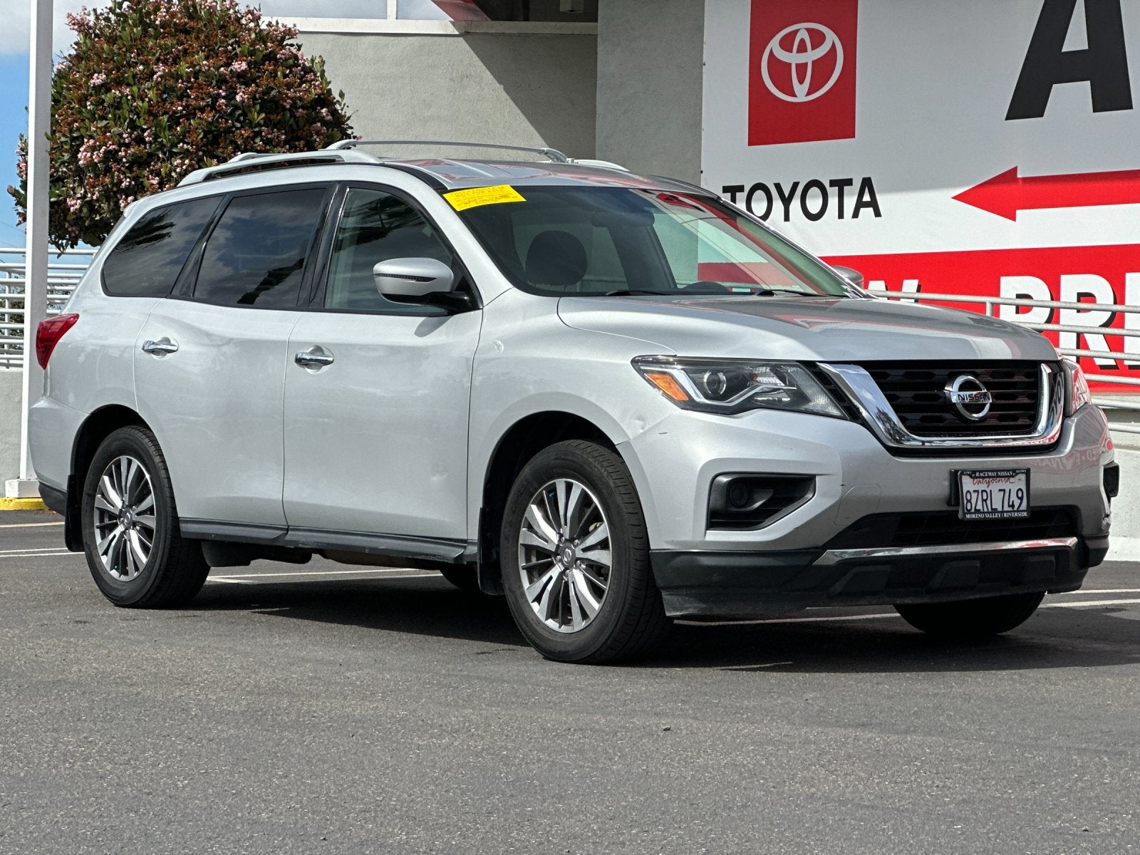 2020 Nissan Pathfinder S