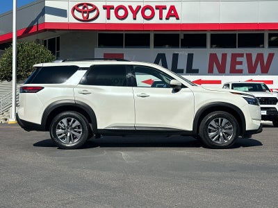 2024 Nissan Pathfinder SV
