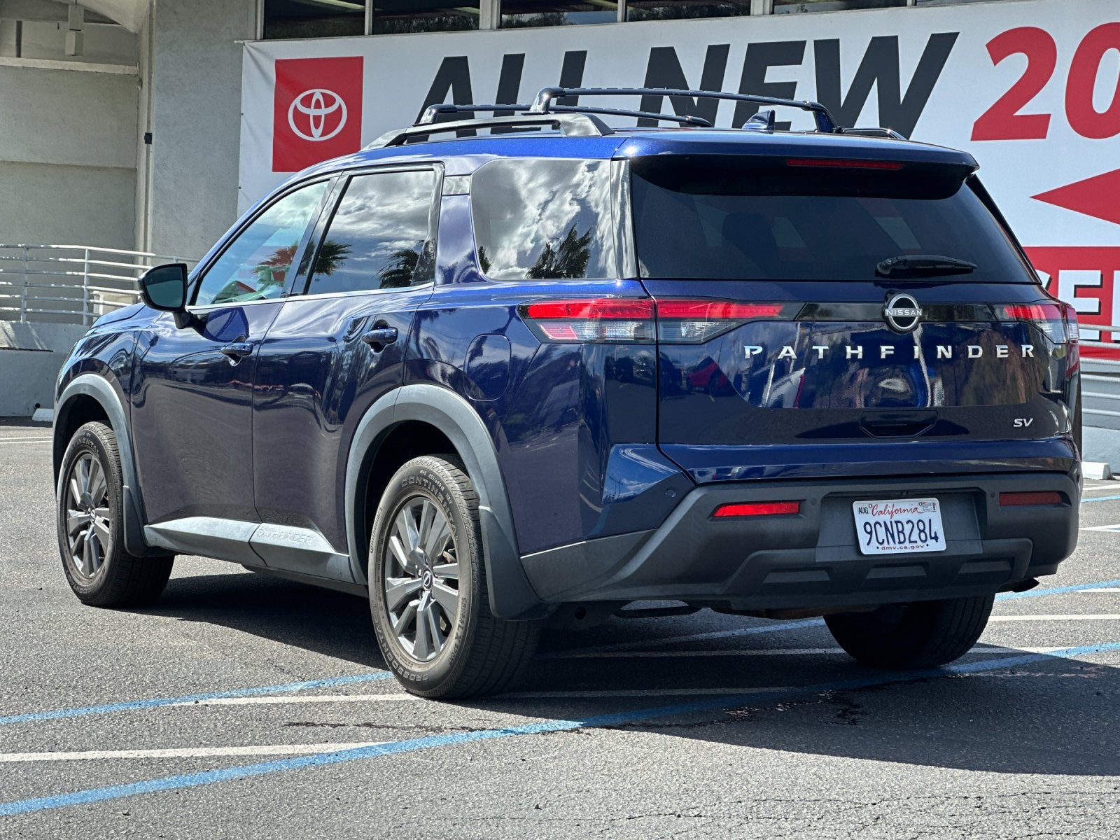 2022 Nissan Pathfinder SV