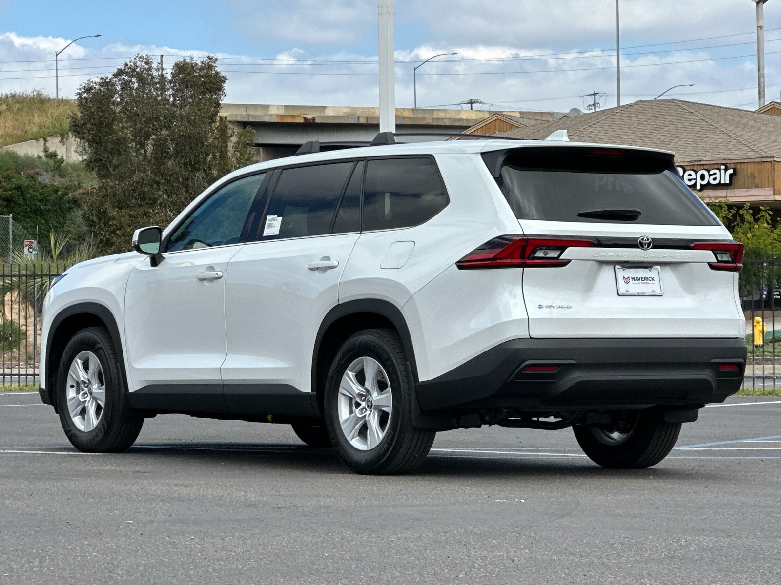 2026 Toyota Grand Highlander Hybrid LE