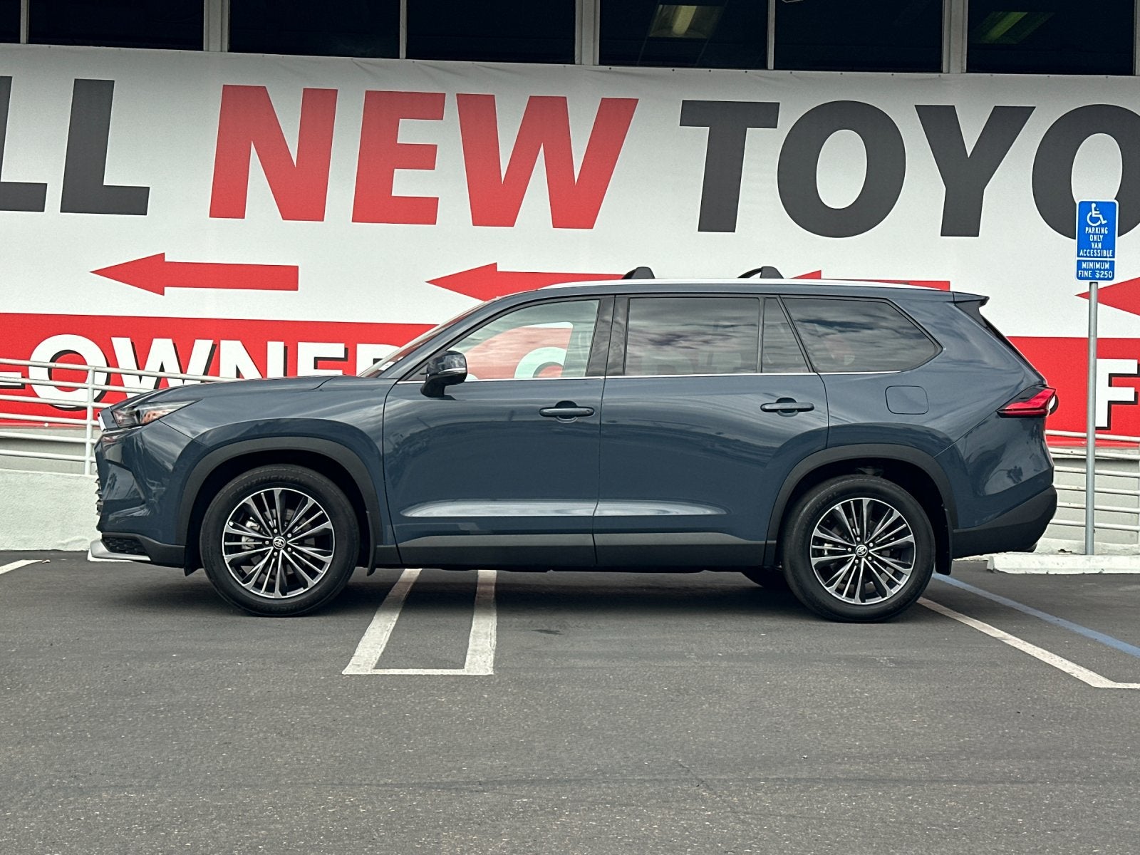 2024 Toyota Grand Highlander Hybrid MAX Platinum