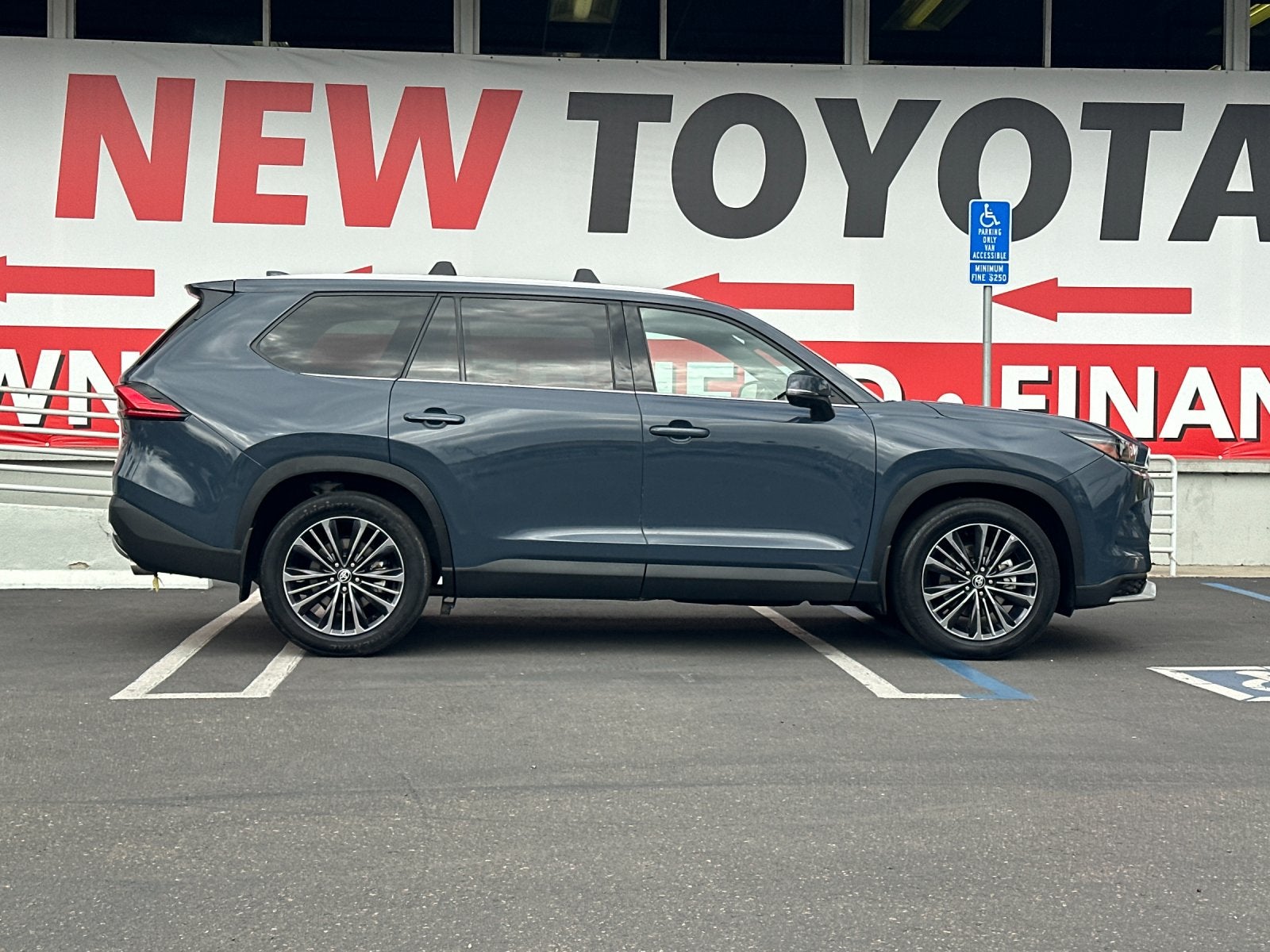 2024 Toyota Grand Highlander Hybrid MAX Platinum